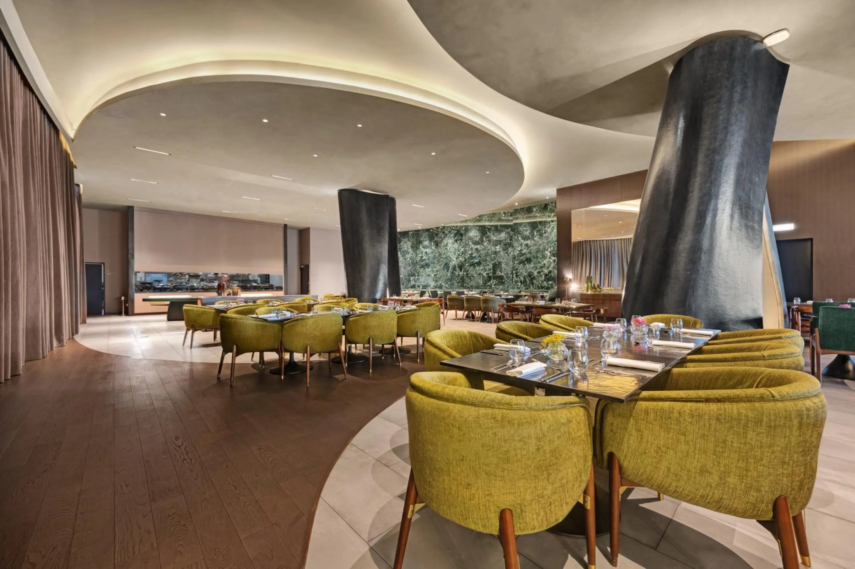 Restaurant/places to eat in Hilton Porto Gaia