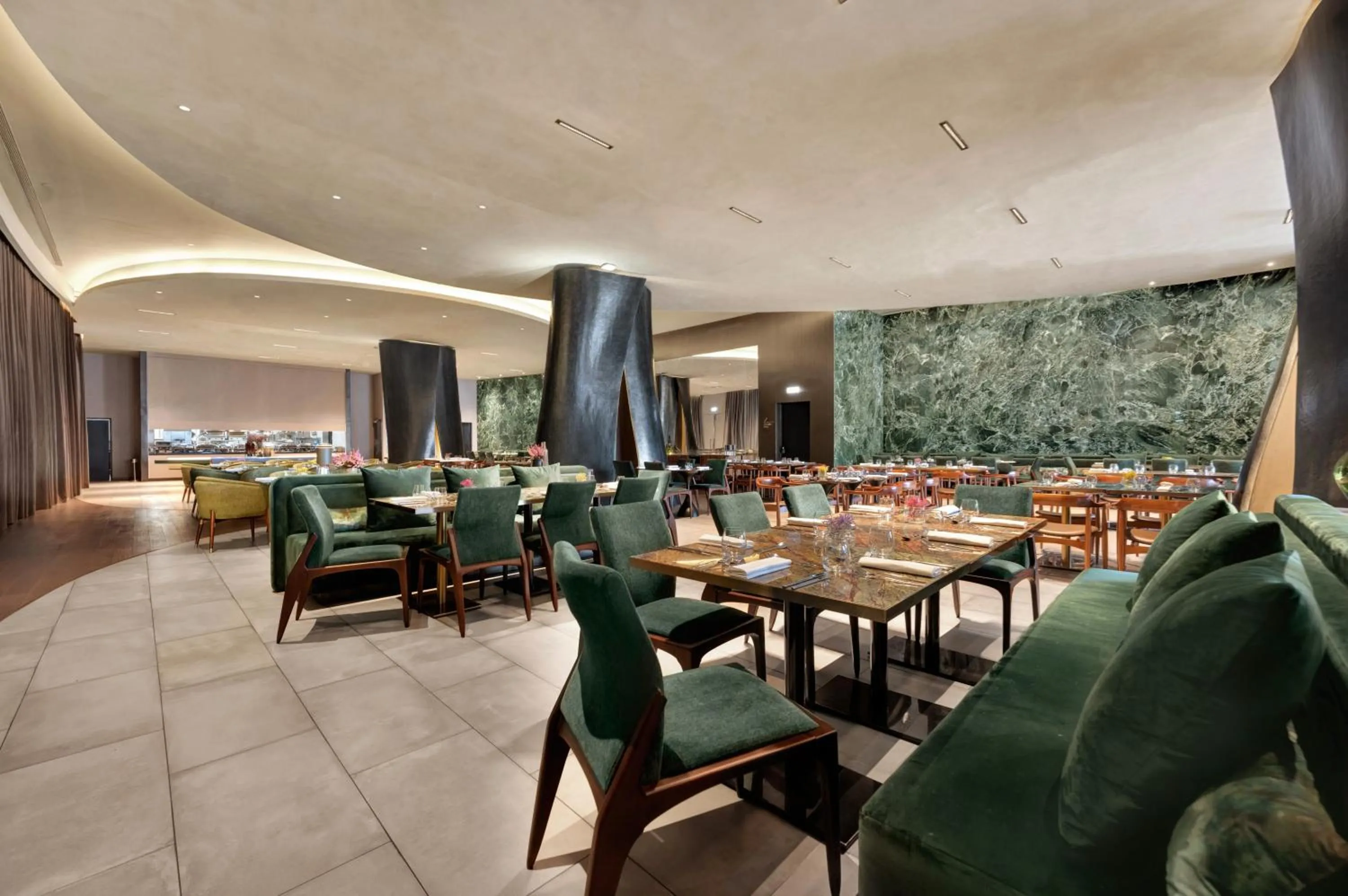 Restaurant/places to eat in Hilton Porto Gaia