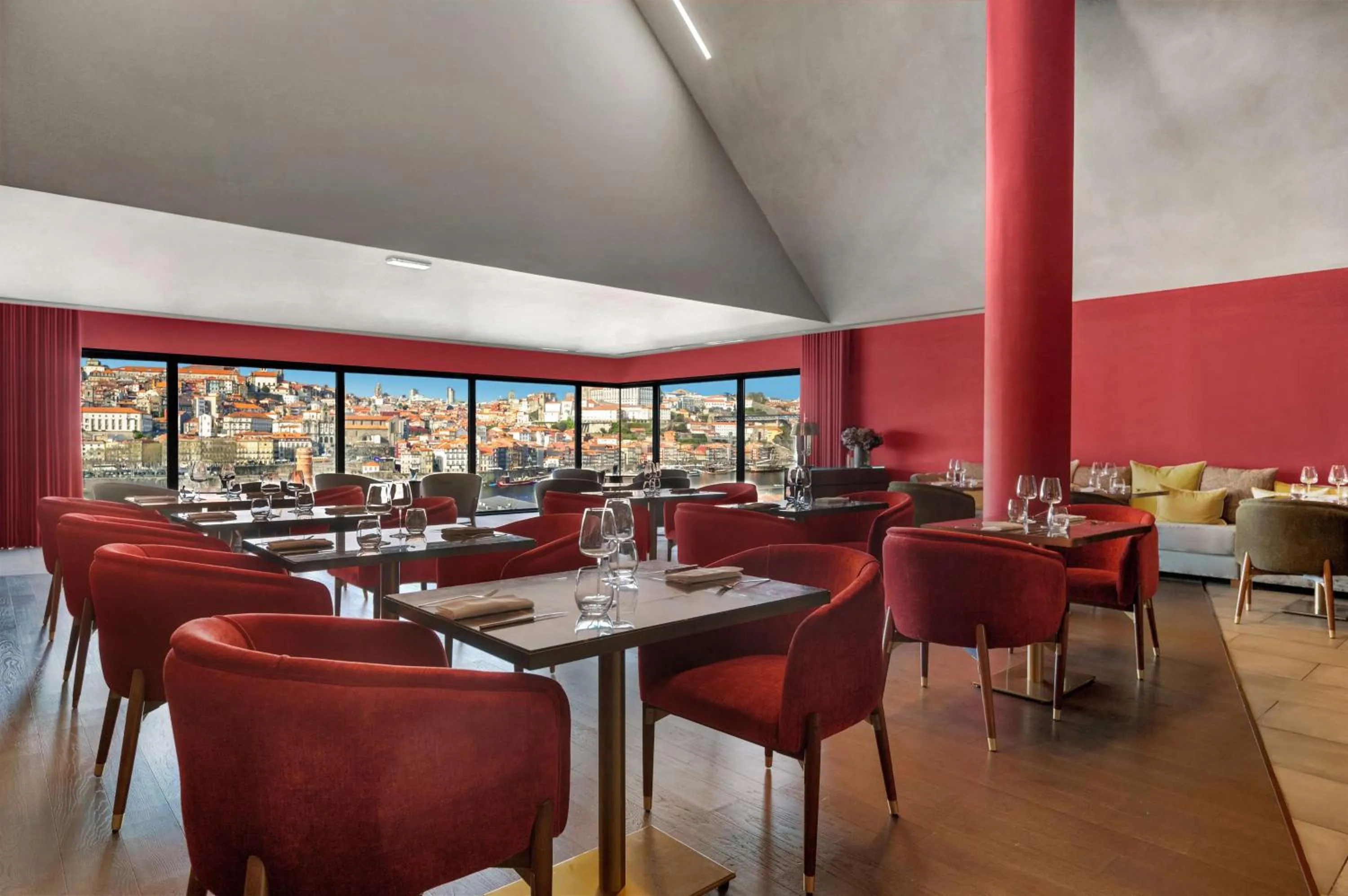 Restaurant/places to eat in Hilton Porto Gaia