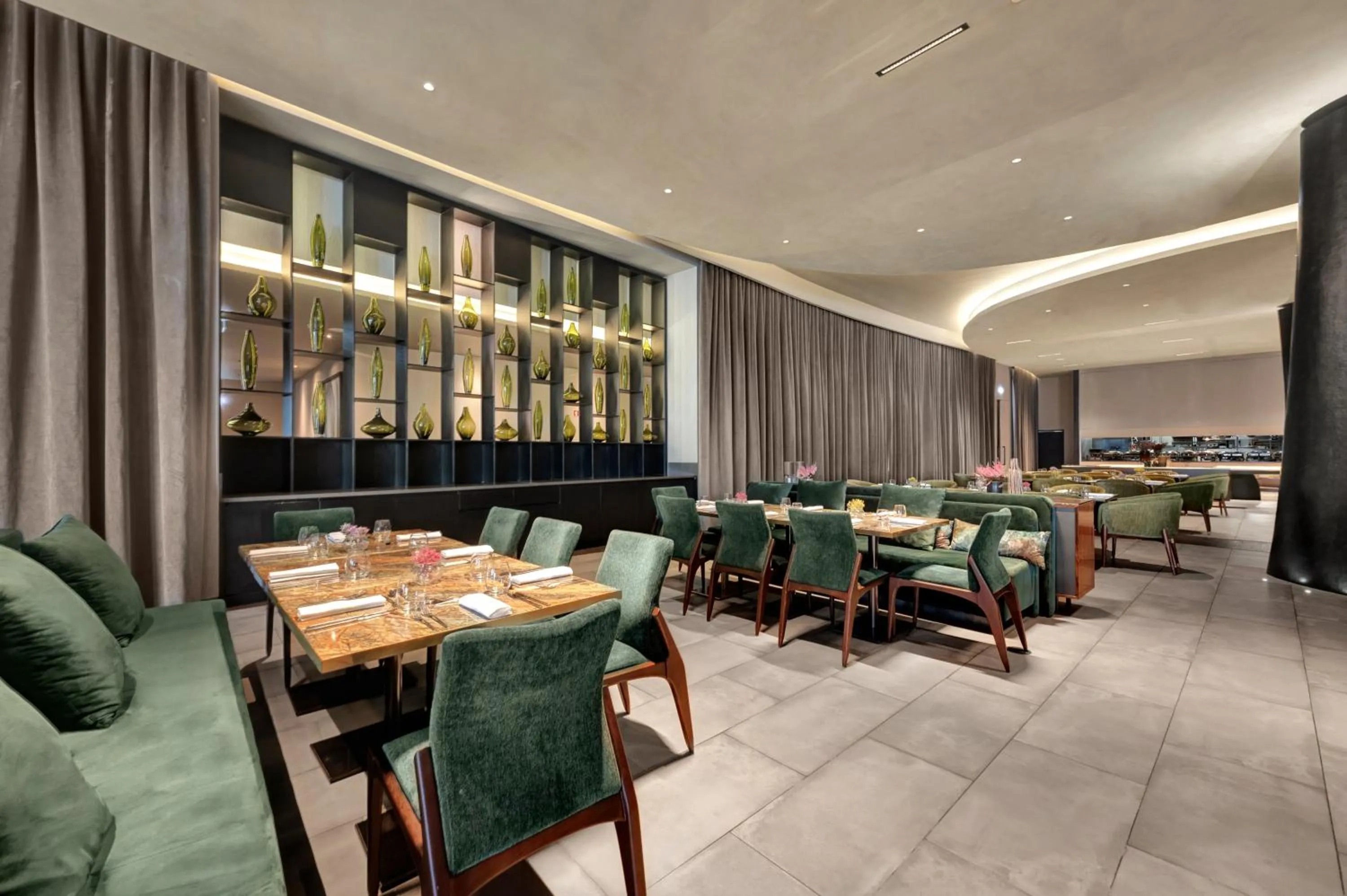 Restaurant/places to eat in Hilton Porto Gaia