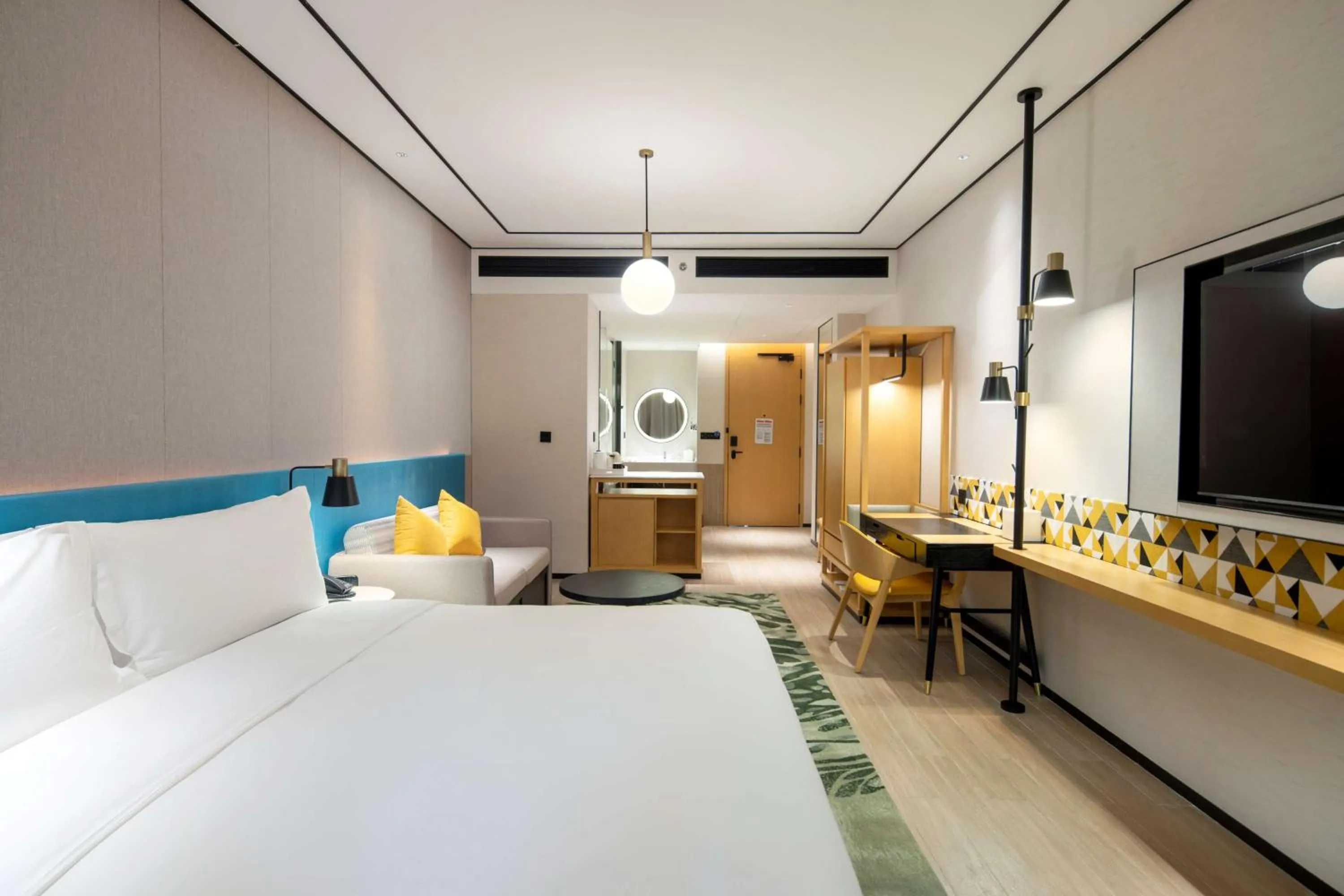 Bedroom, Bed in Hilton Garden Inn Shenzhen Nanshan Avenue