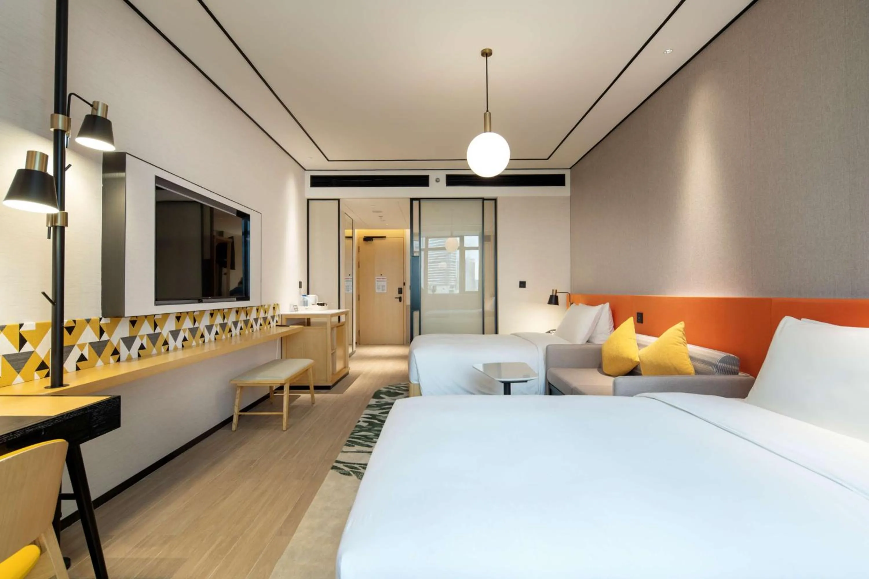 Bedroom, Bed in Hilton Garden Inn Shenzhen Nanshan Avenue