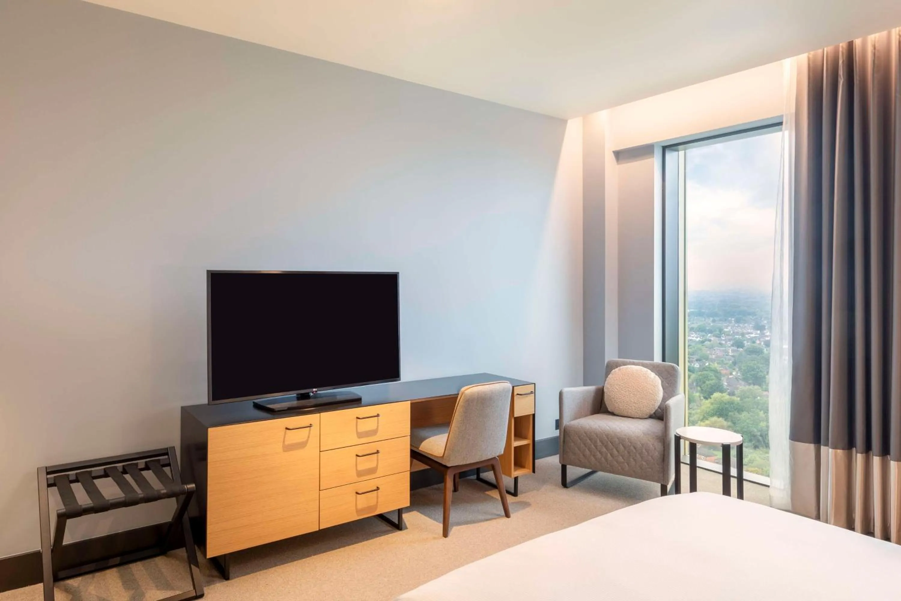 TV and multimedia, Bed in Hilton Woking