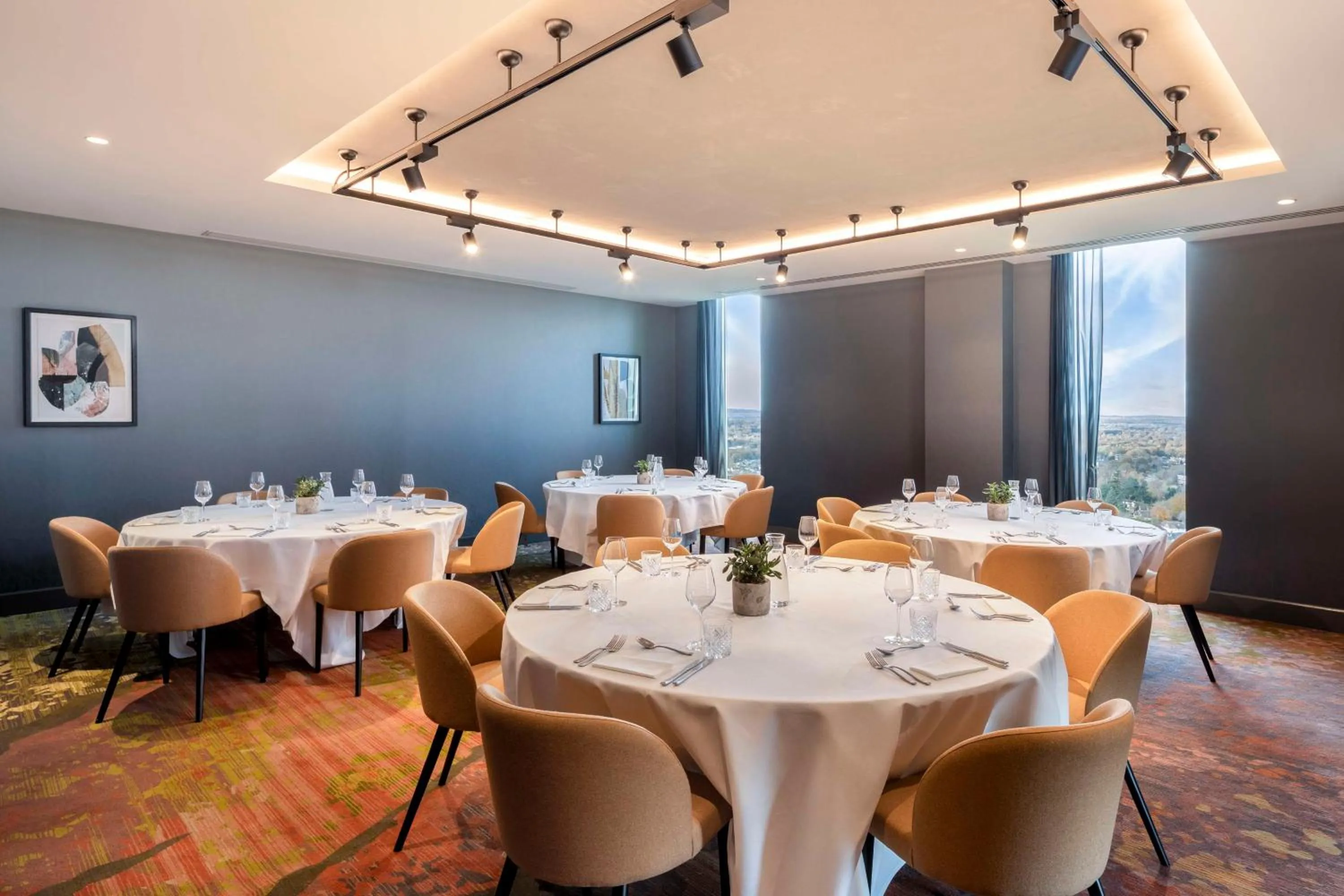 Dining area in Hilton Woking