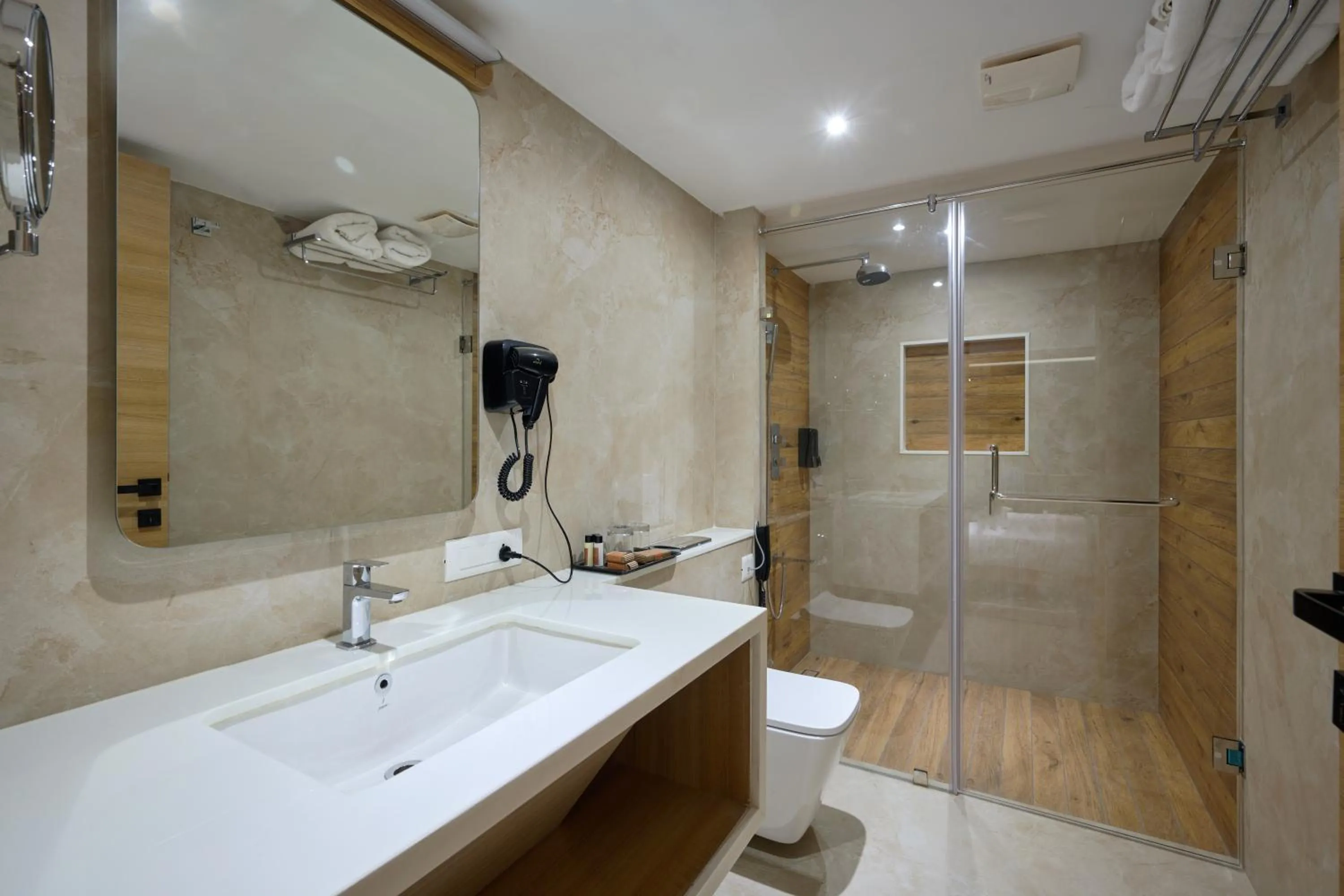 Lago Leisure Resort & Spa