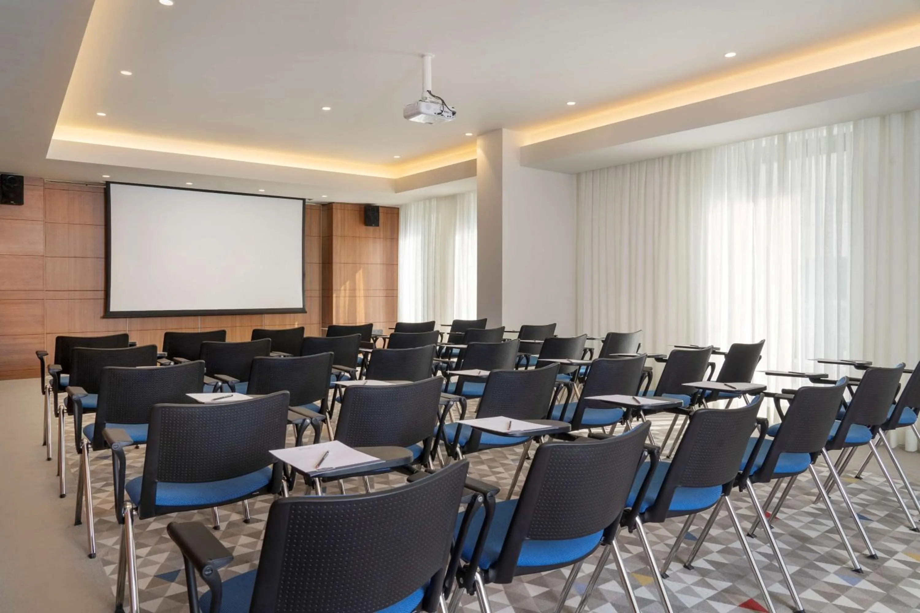 Meeting/conference room in Hampton By Hilton Tashkent