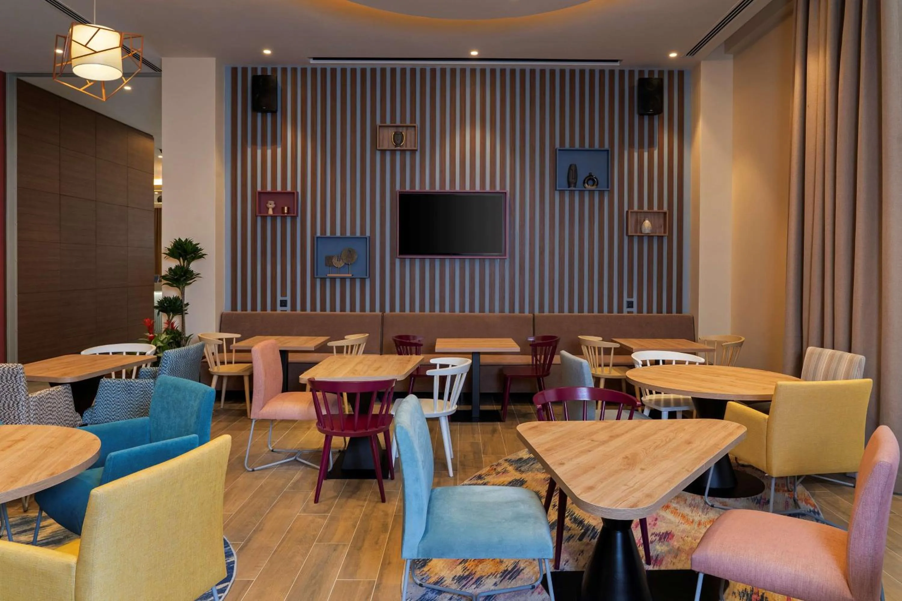 Restaurant/places to eat in Hampton By Hilton Tashkent