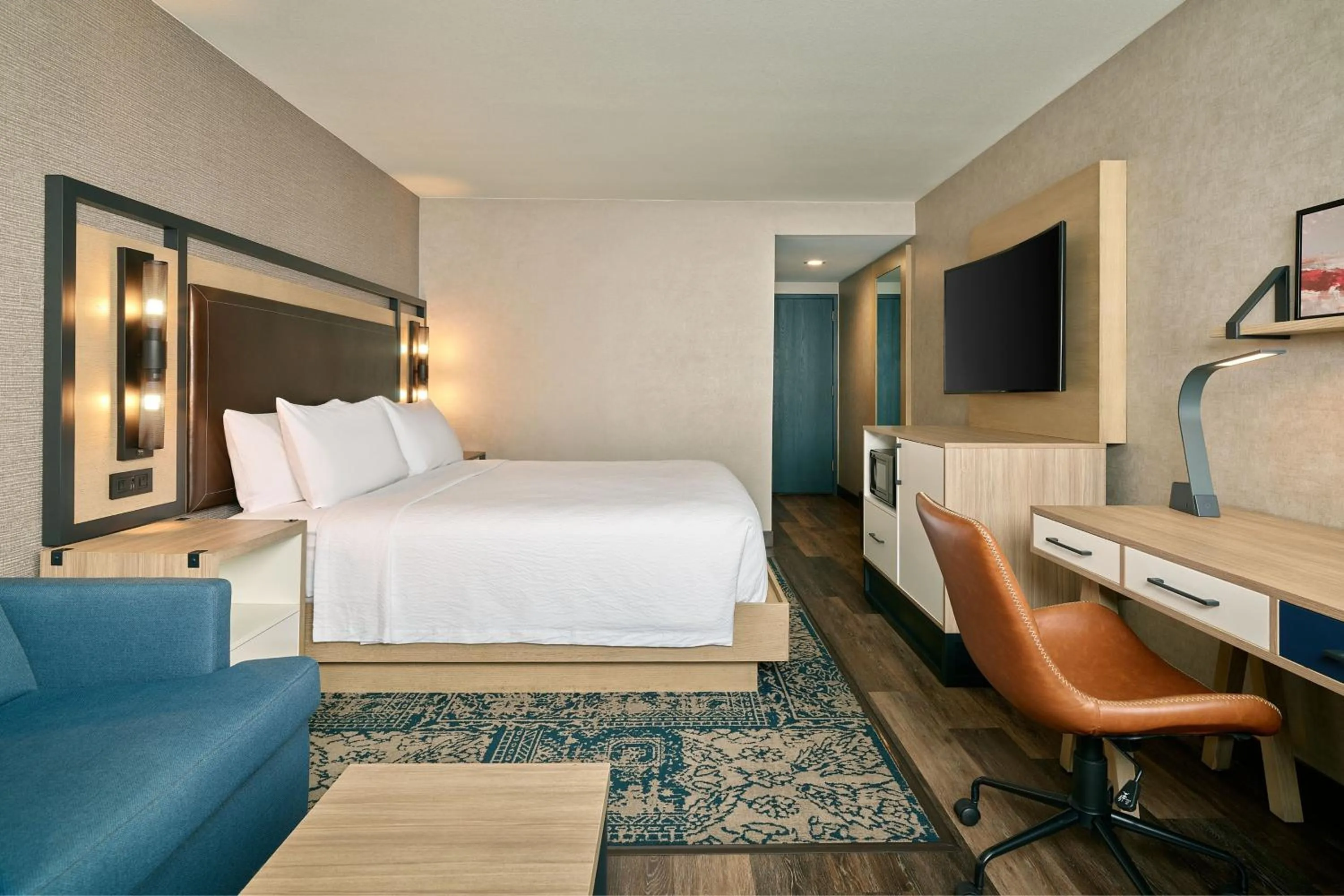 Photo of the whole room, Bed in Four Points by Sheraton Salt Lake City Airport