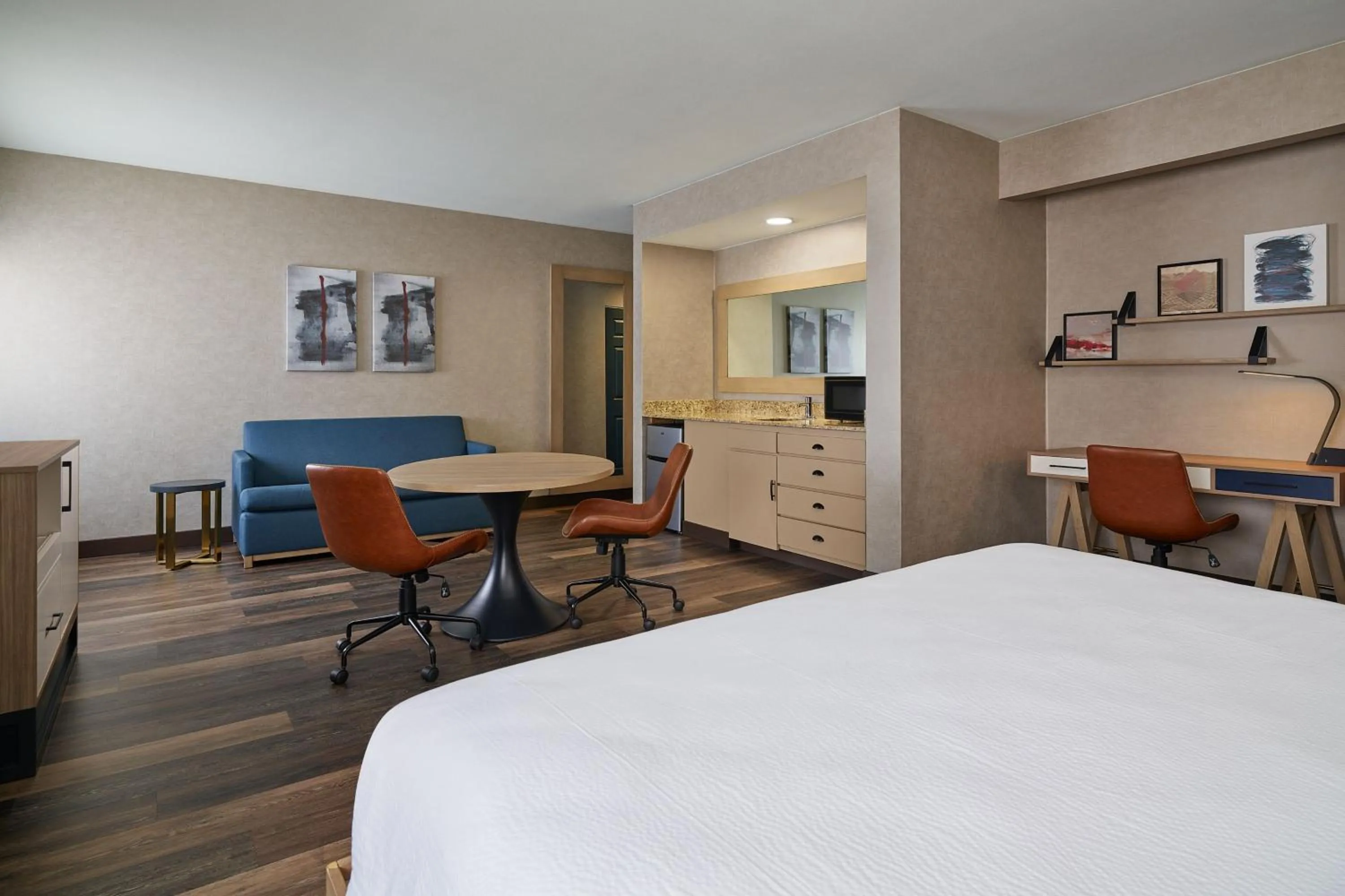 Bedroom, Bed in Four Points by Sheraton Salt Lake City Airport