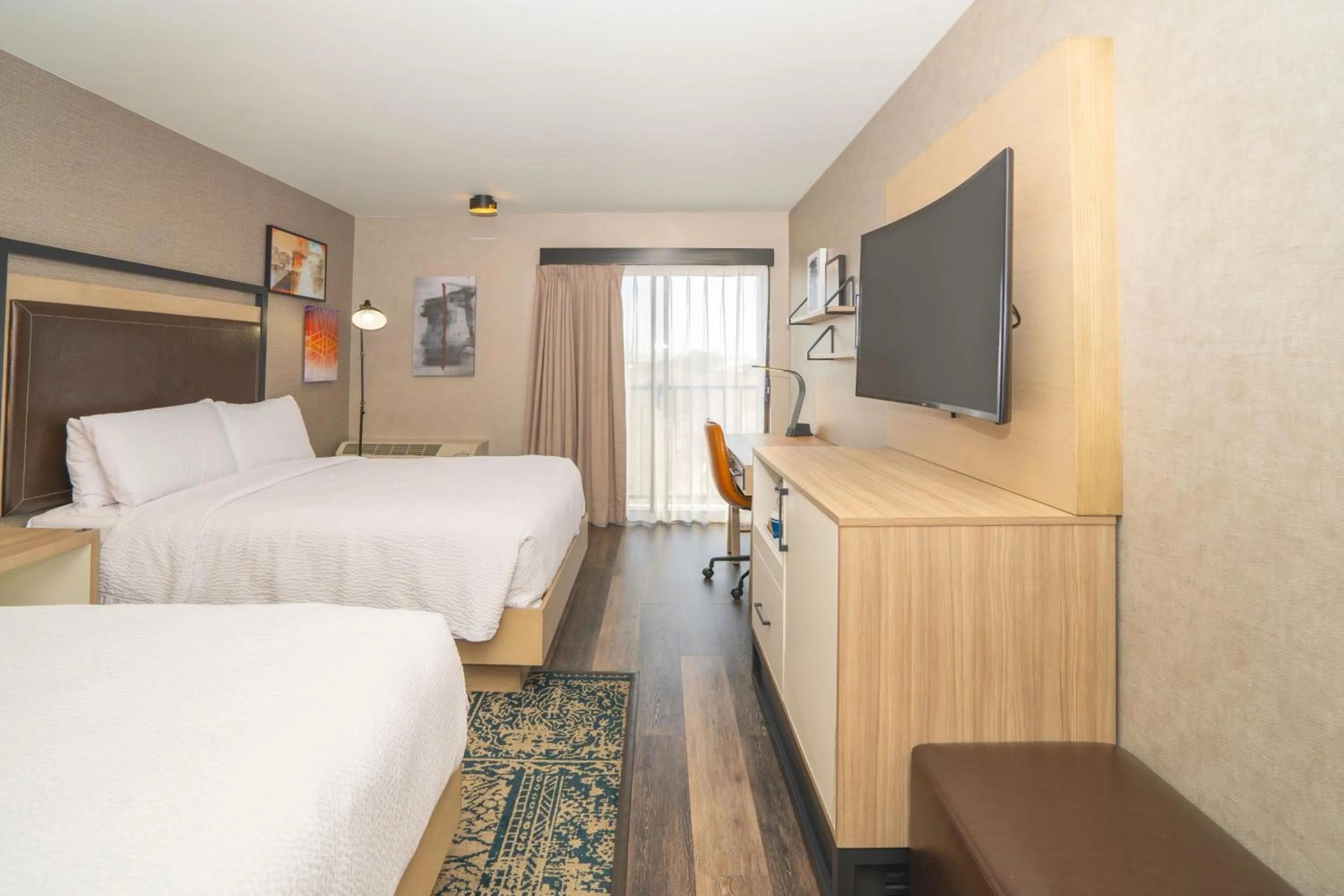 Photo of the whole room, Bed in Four Points by Sheraton Salt Lake City Airport