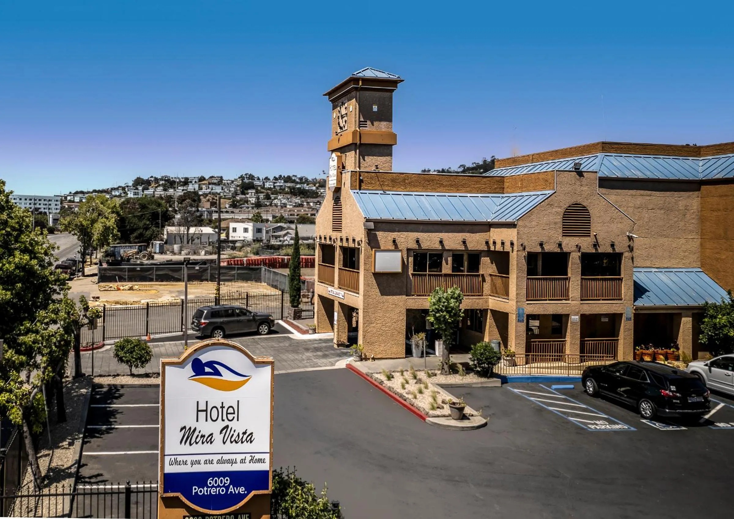 Property building in Hotel Mira Vista
