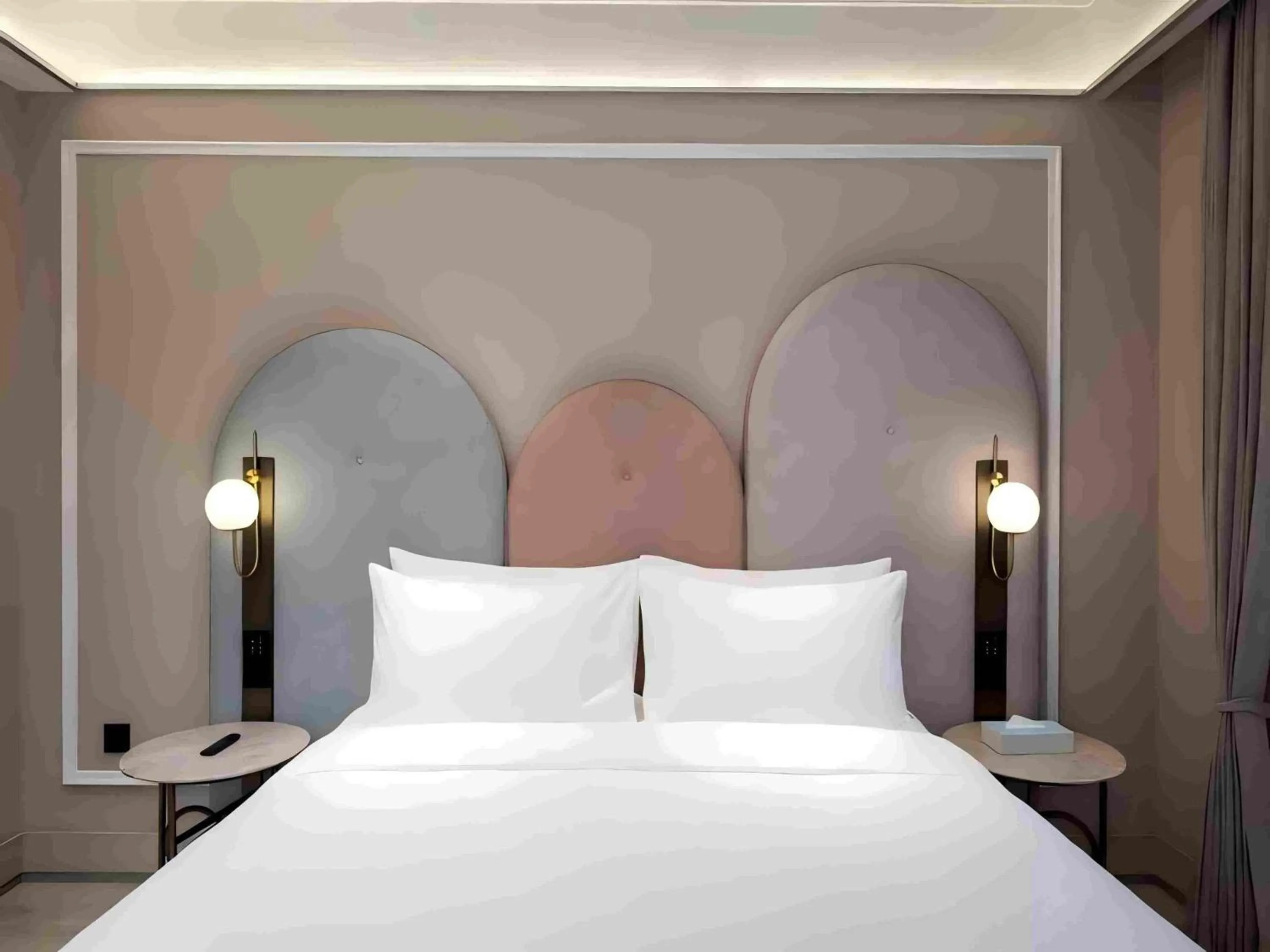 Bedroom, Bed in Mercure Qingdao Downtown