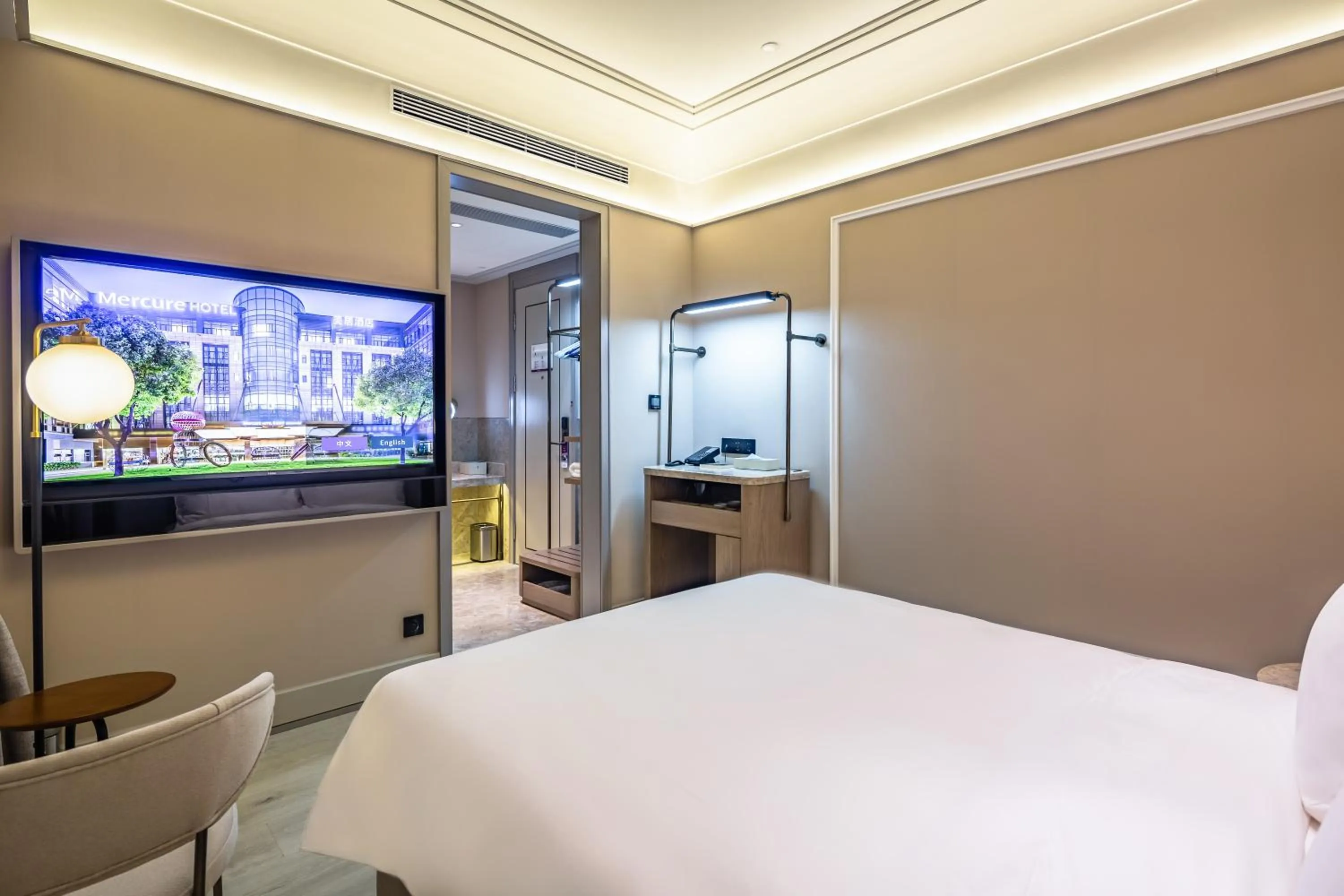 Bed in Mercure Qingdao Downtown