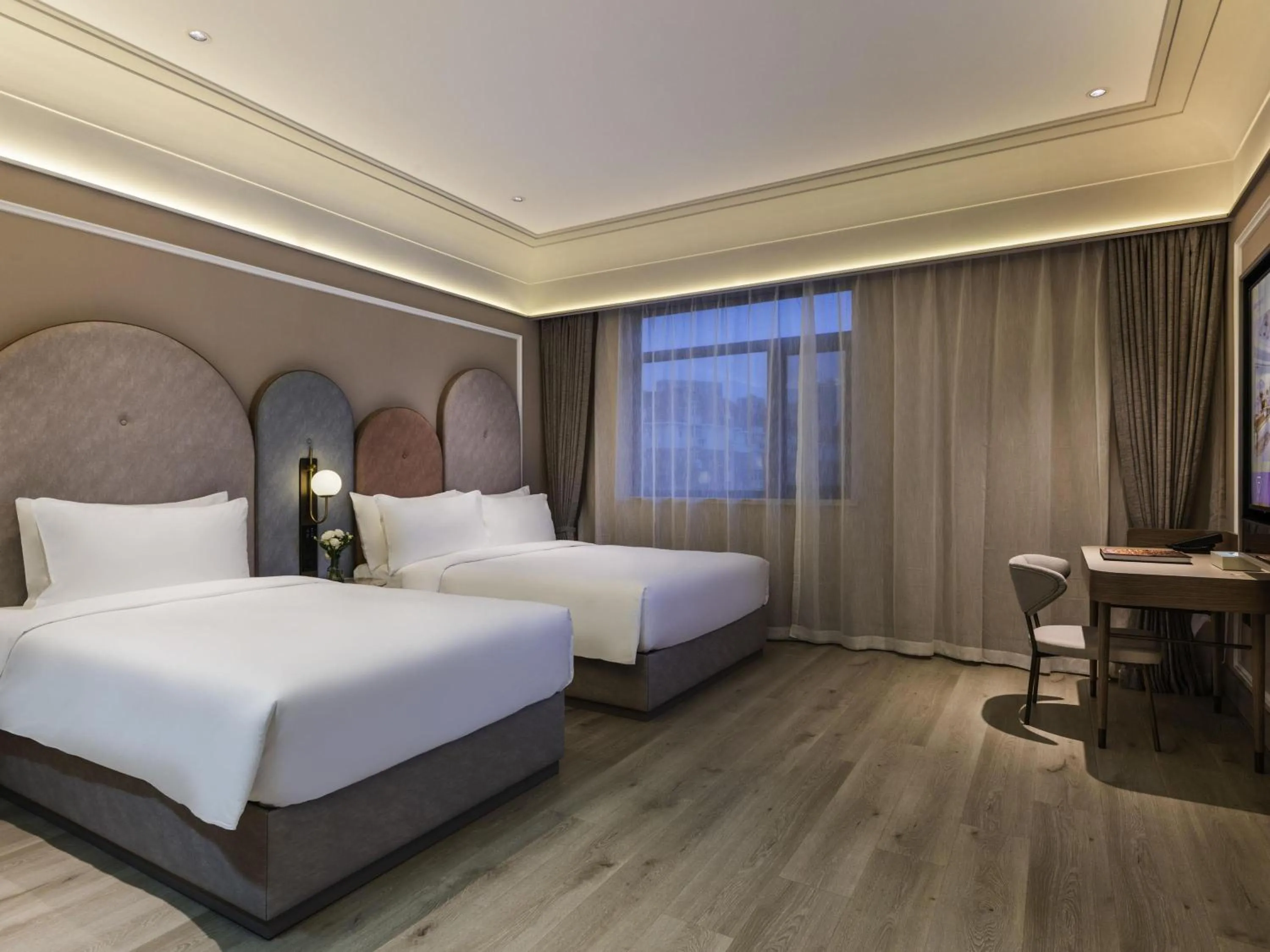 Property building, Bed in Mercure Qingdao Downtown
