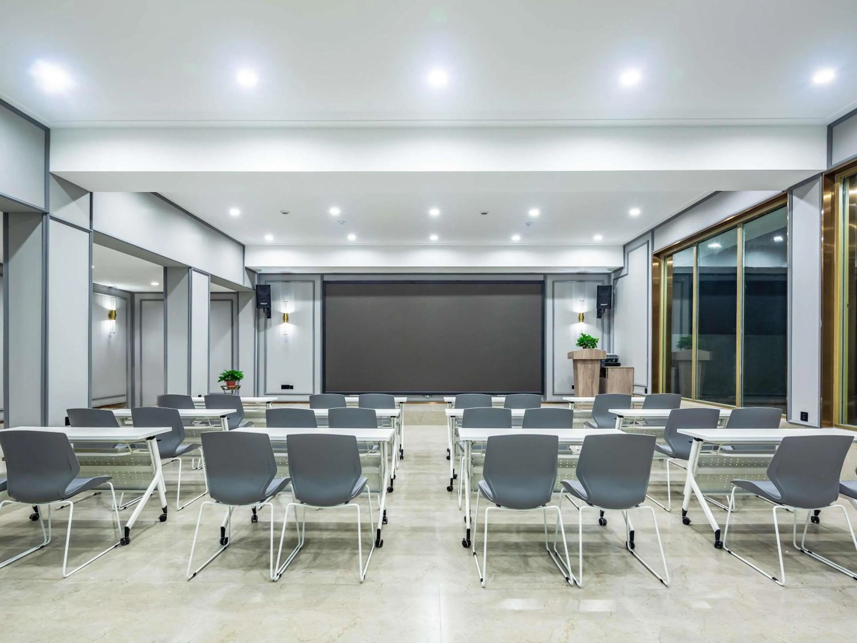 Meeting/conference room in Mercure Qingdao Downtown