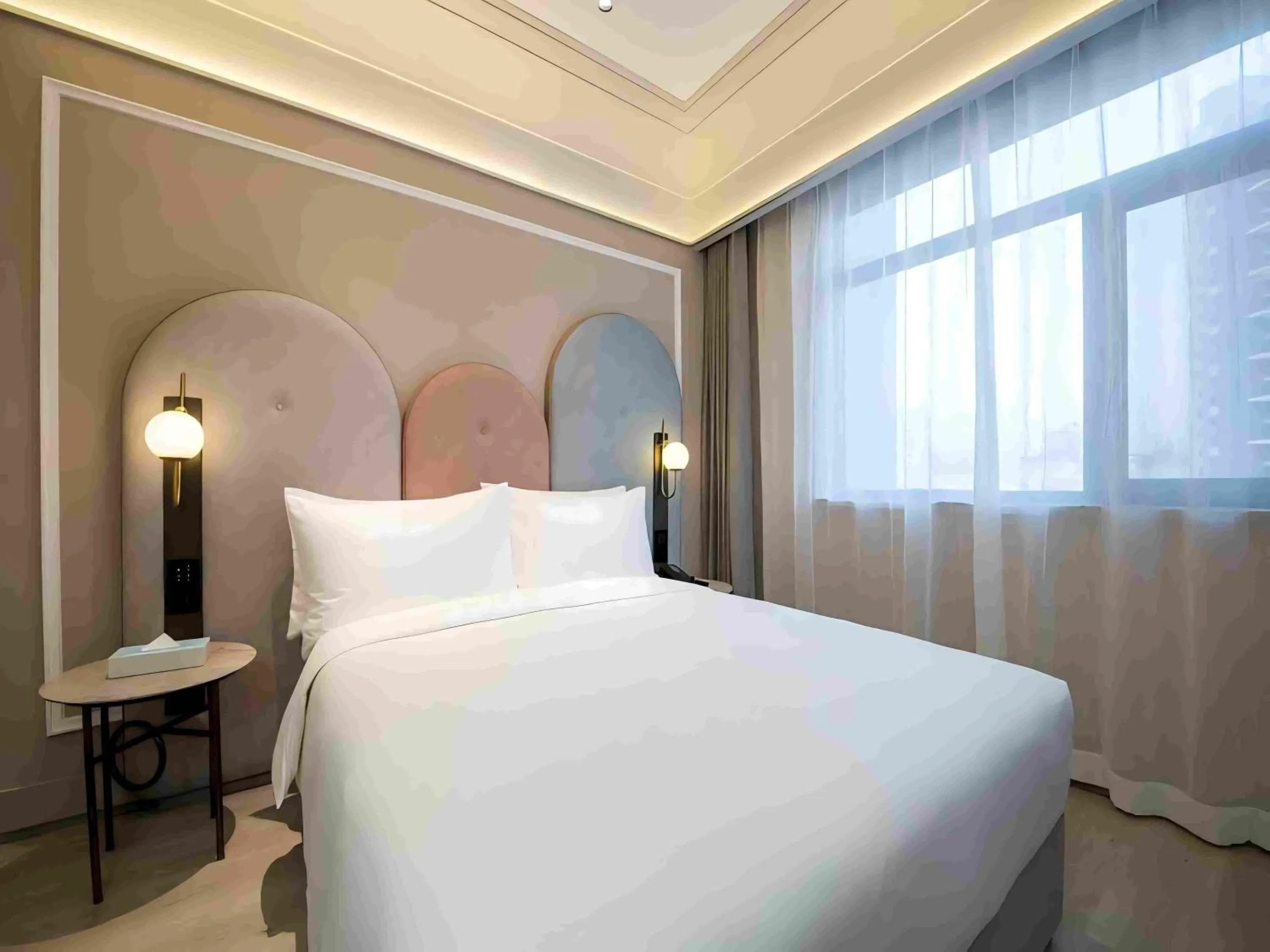 Bedroom, Bed in Mercure Qingdao Downtown