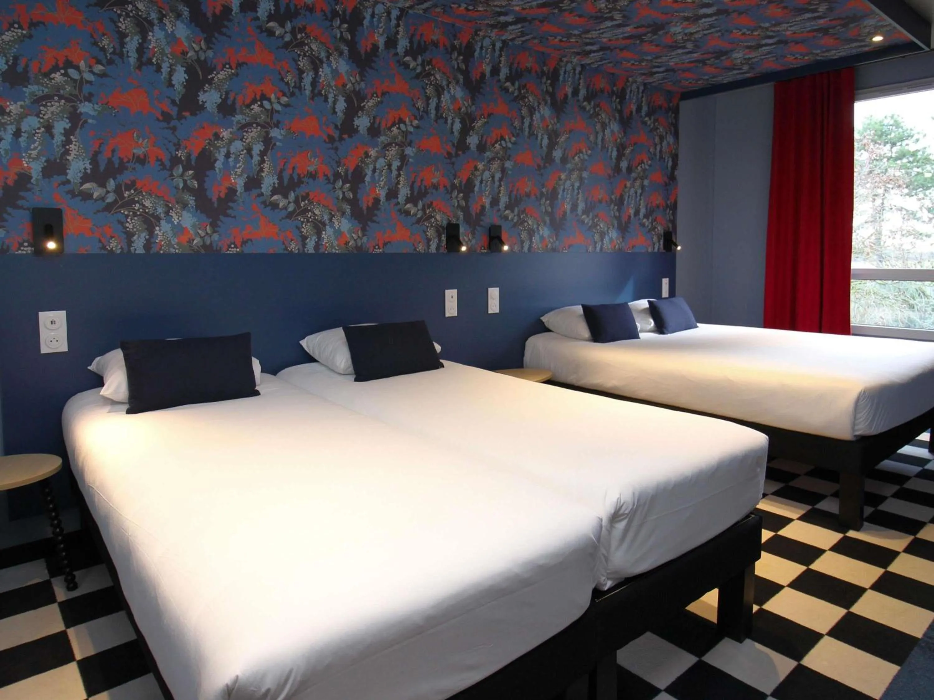 Bedroom, Bed in ibis Styles Dijon Sud Domaine De Beauregard 21600 Longvic