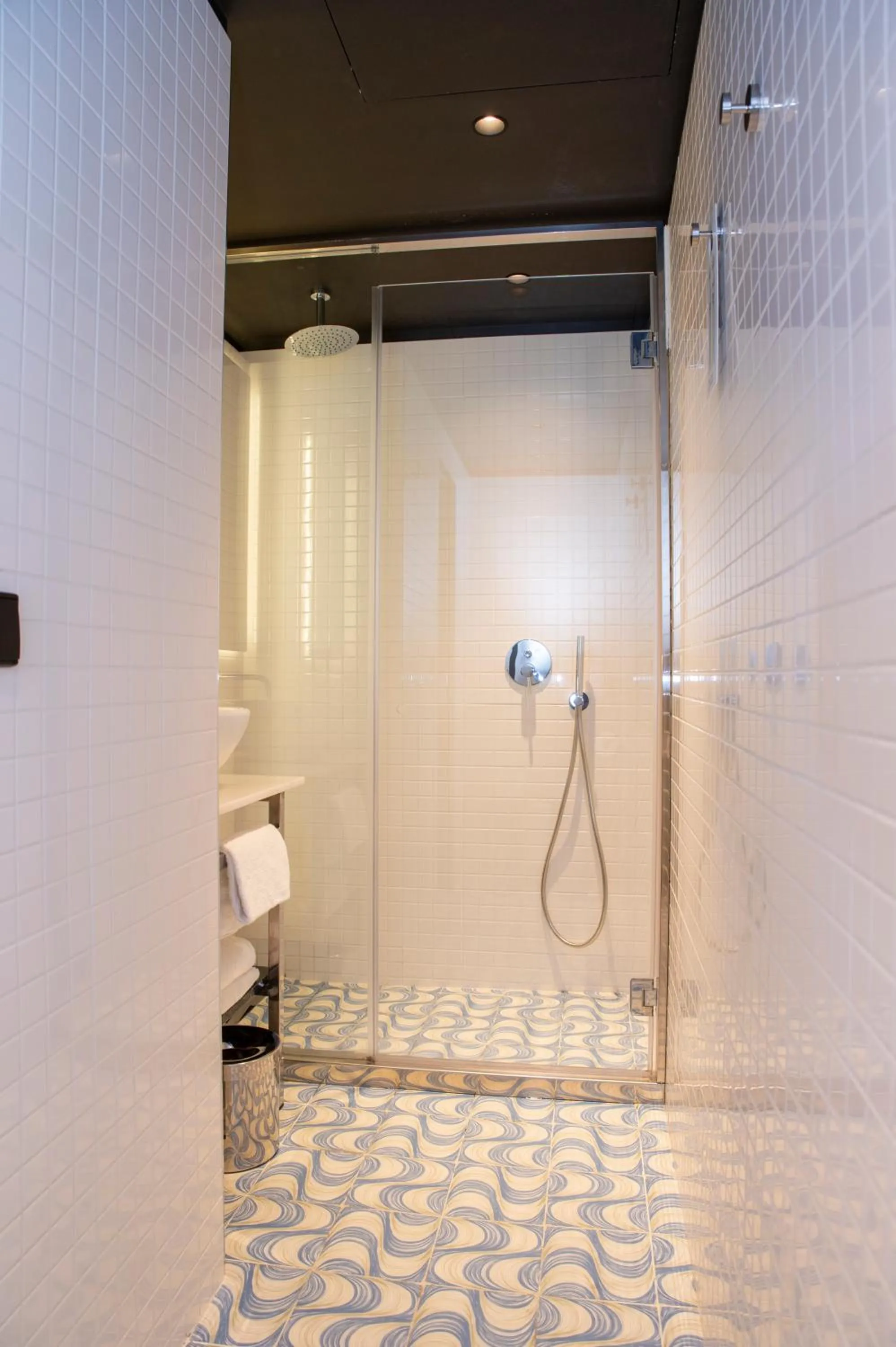 Shower in Mama Shelter Lisboa