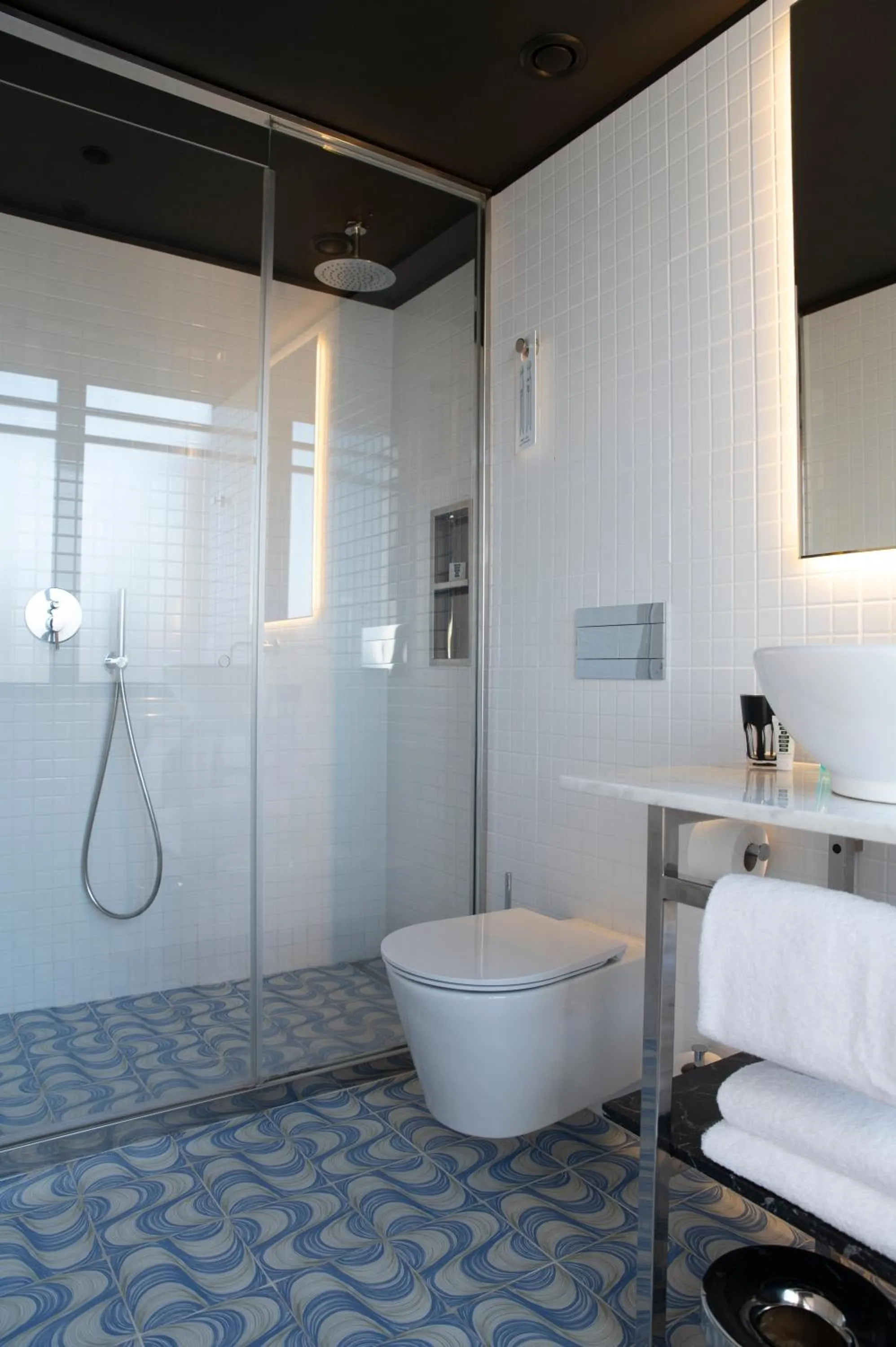 Bathroom in Mama Shelter Lisboa