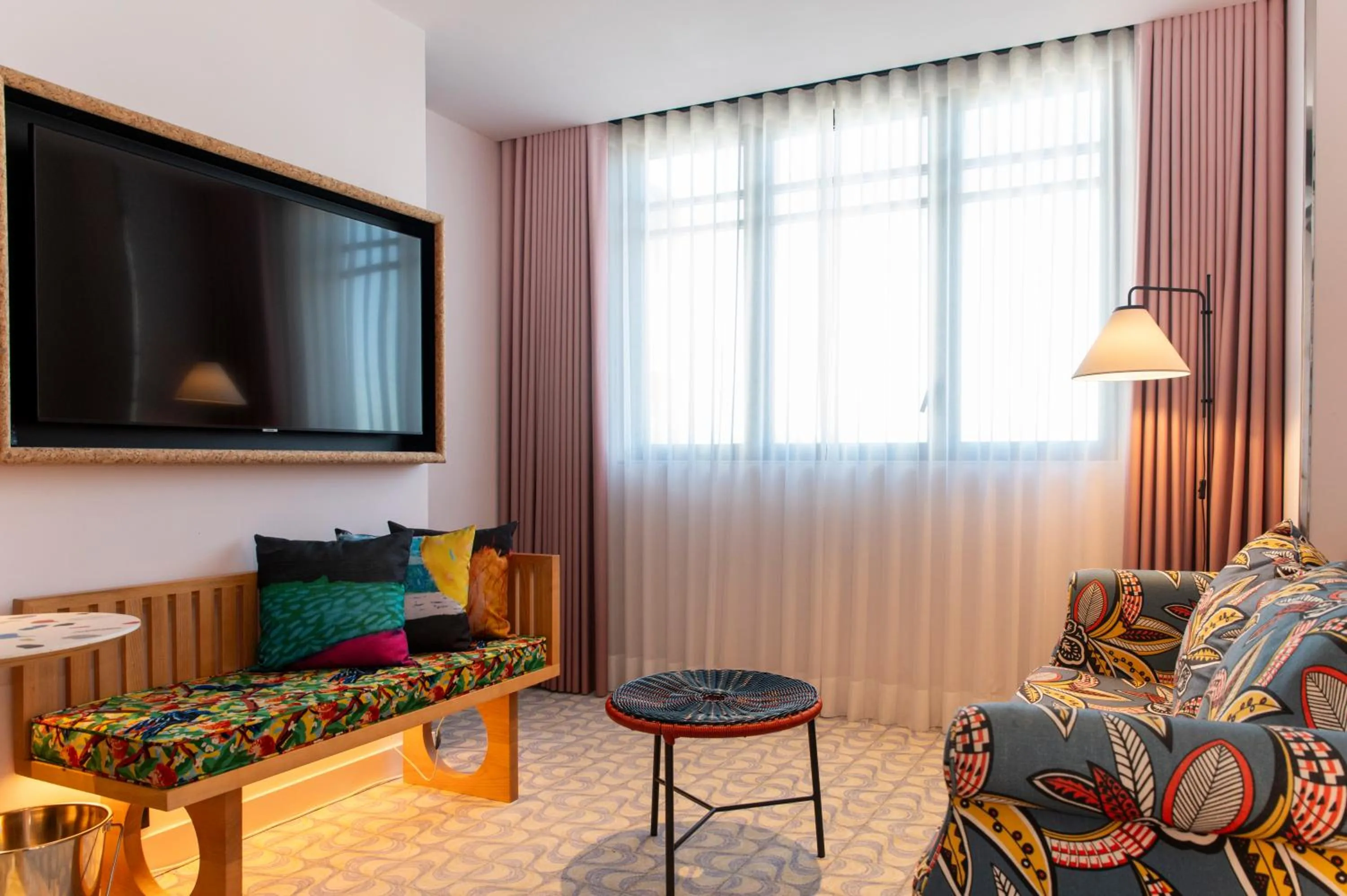 TV and multimedia in Mama Shelter Lisboa