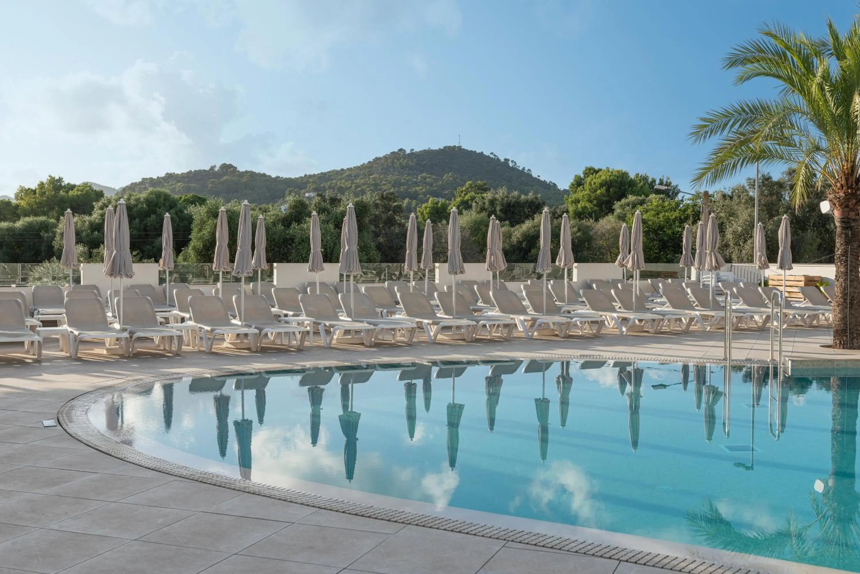 Swimming pool in Hotel Cala Bona