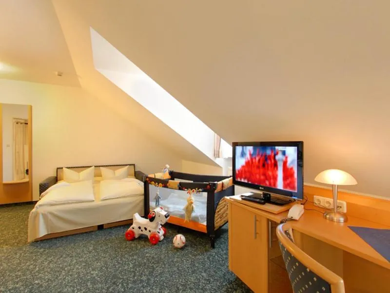 Photo of the whole room, Bed in Hotel Jagermo