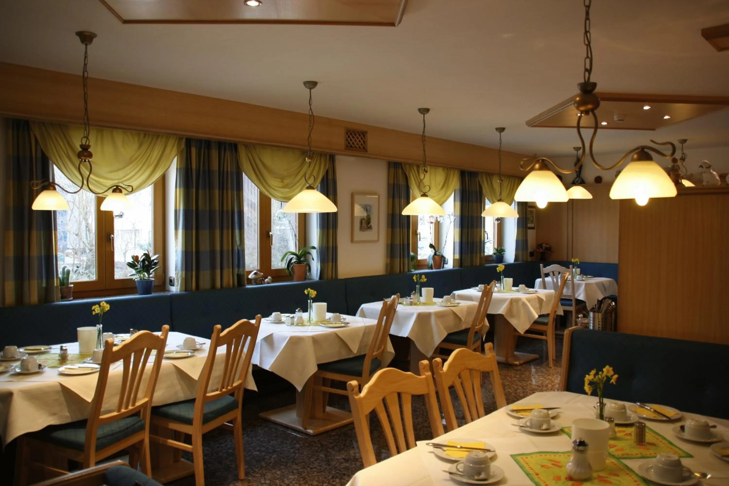 Restaurant/places to eat in Hotel Jagermo