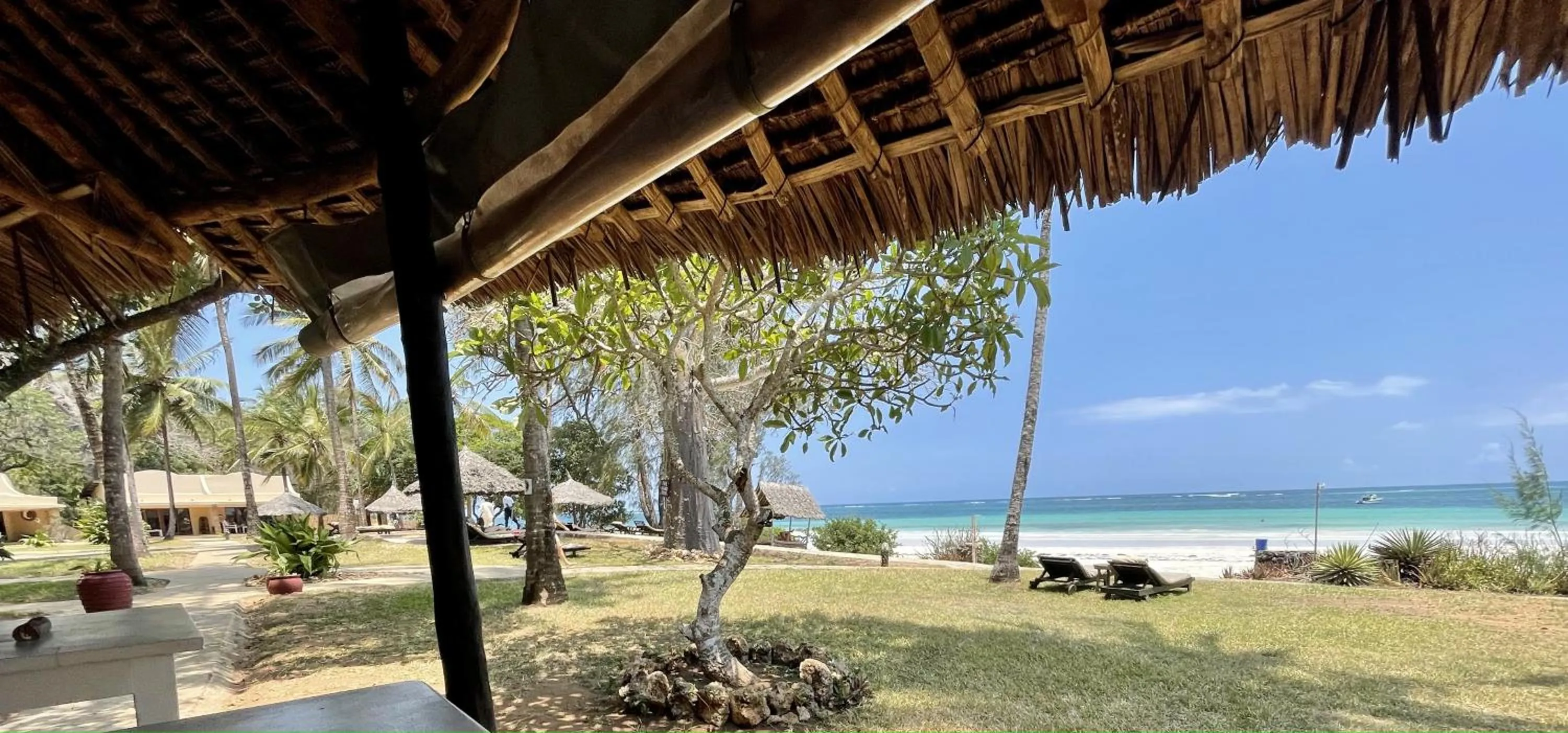 Restaurant/places to eat in Eleven Pearl Boutique Hotel & Spa