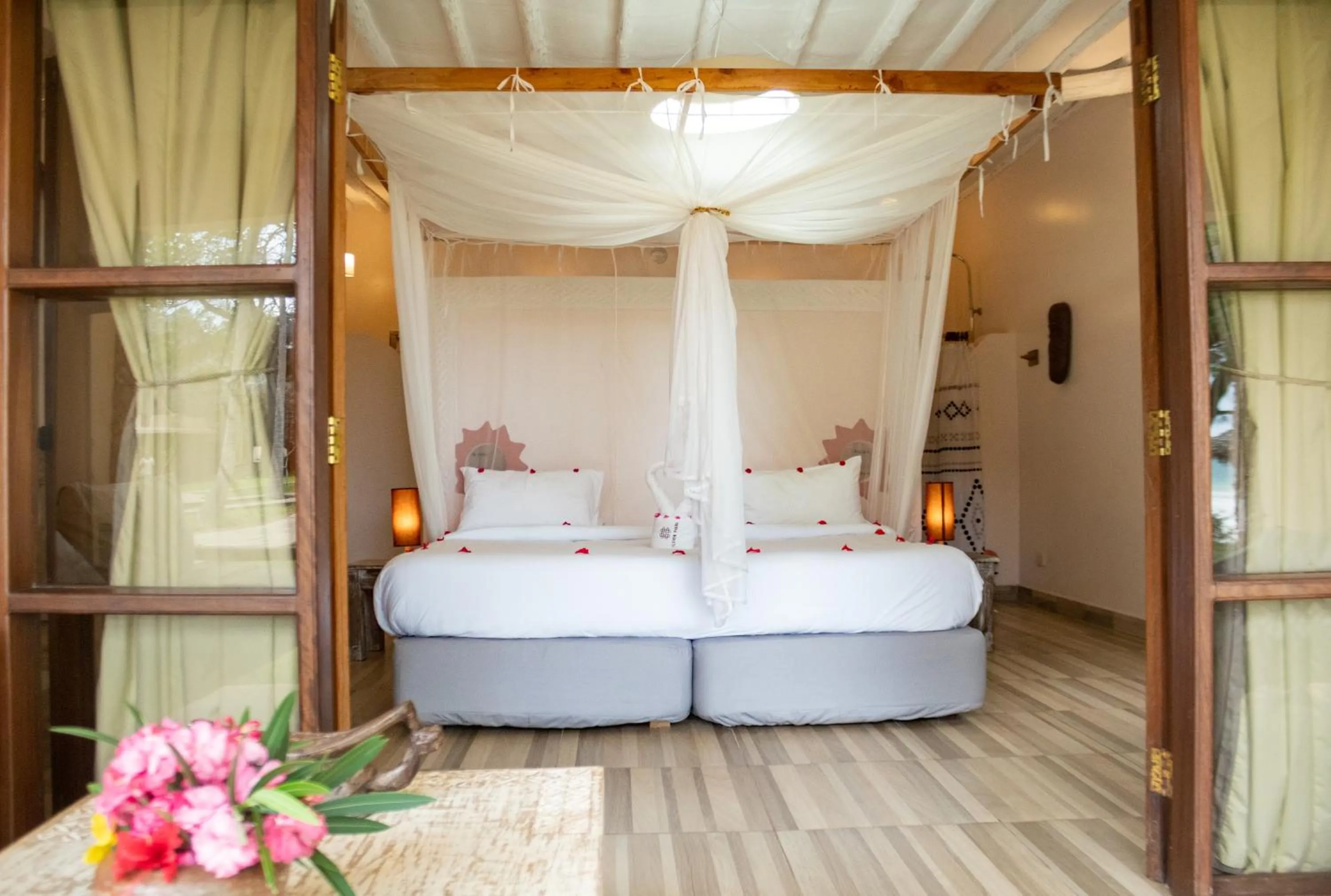 Bed in Eleven Pearl Boutique Hotel & Spa