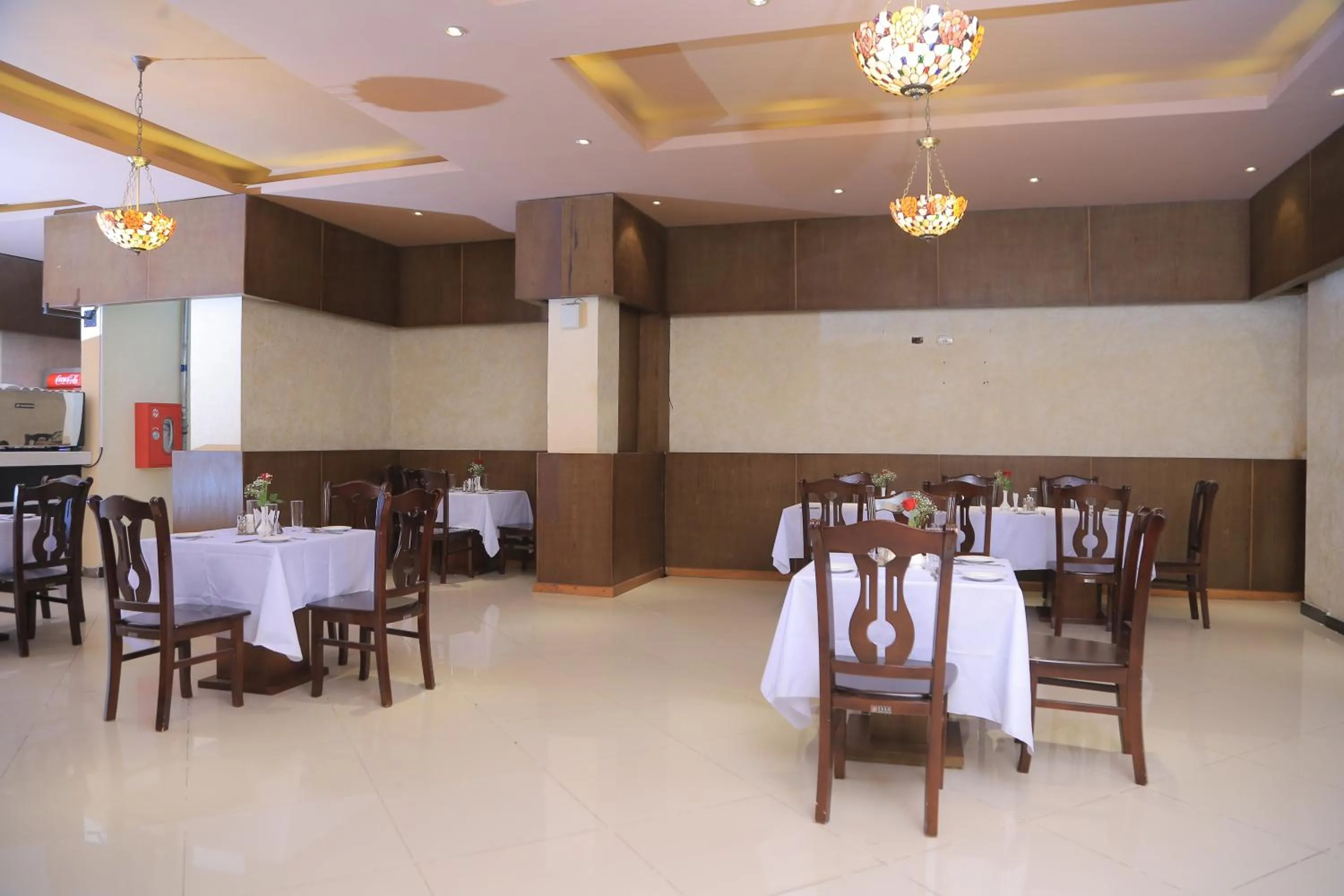 Restaurant/places to eat in Daisy Hotel