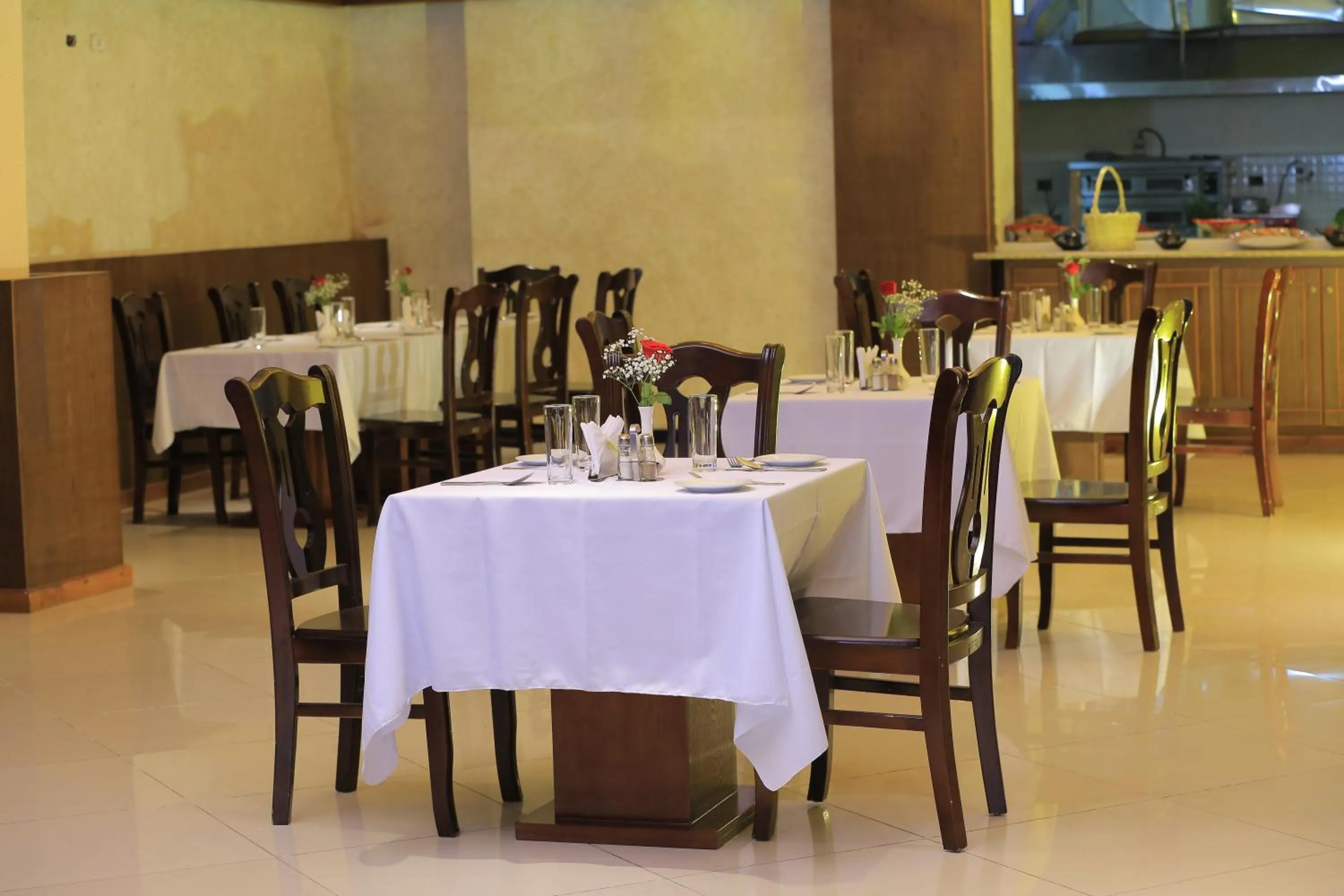 Restaurant/places to eat in Daisy Hotel