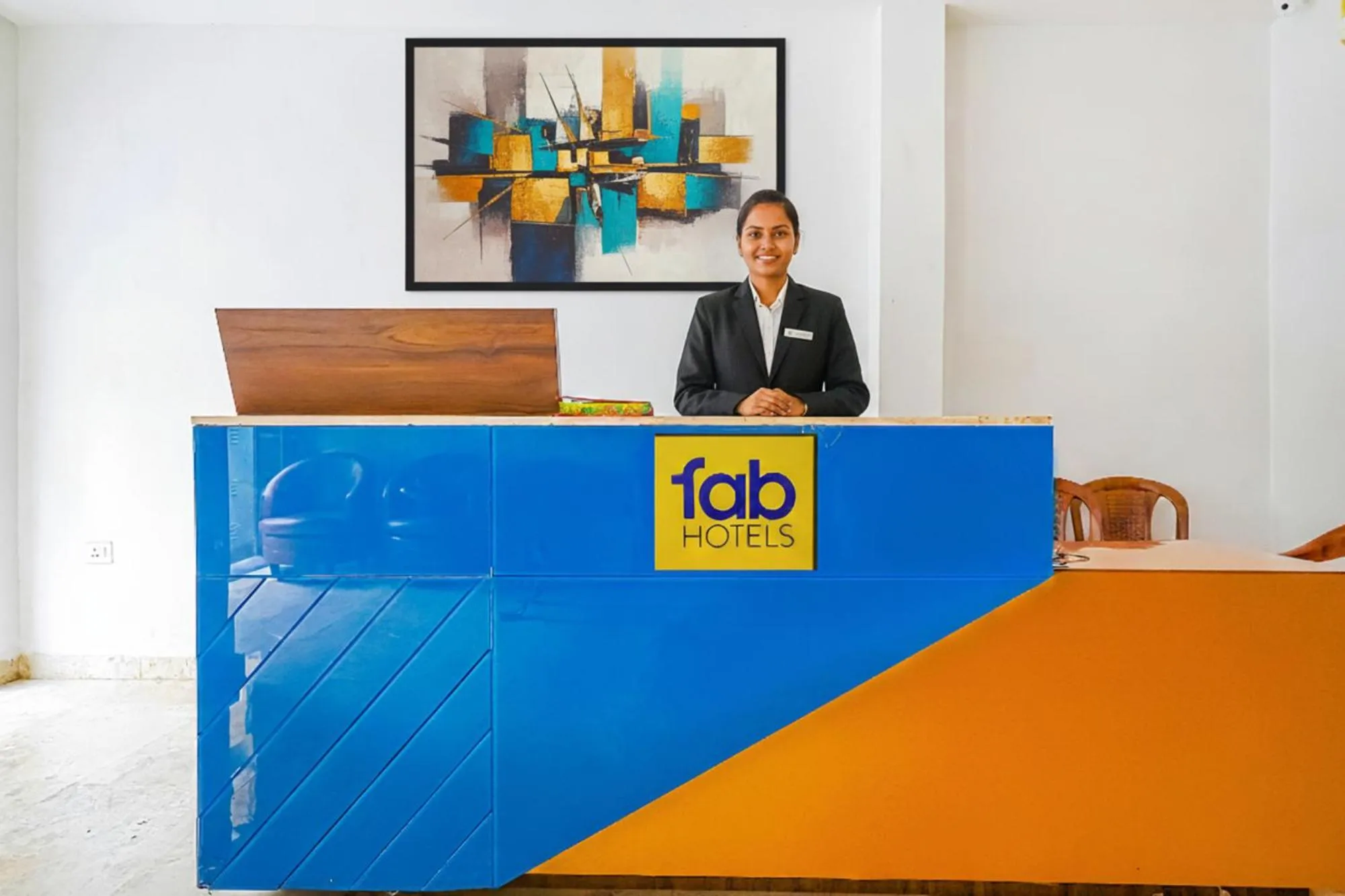 Lobby or reception in FabHotel Eros 211 - Nr Sreebhumi