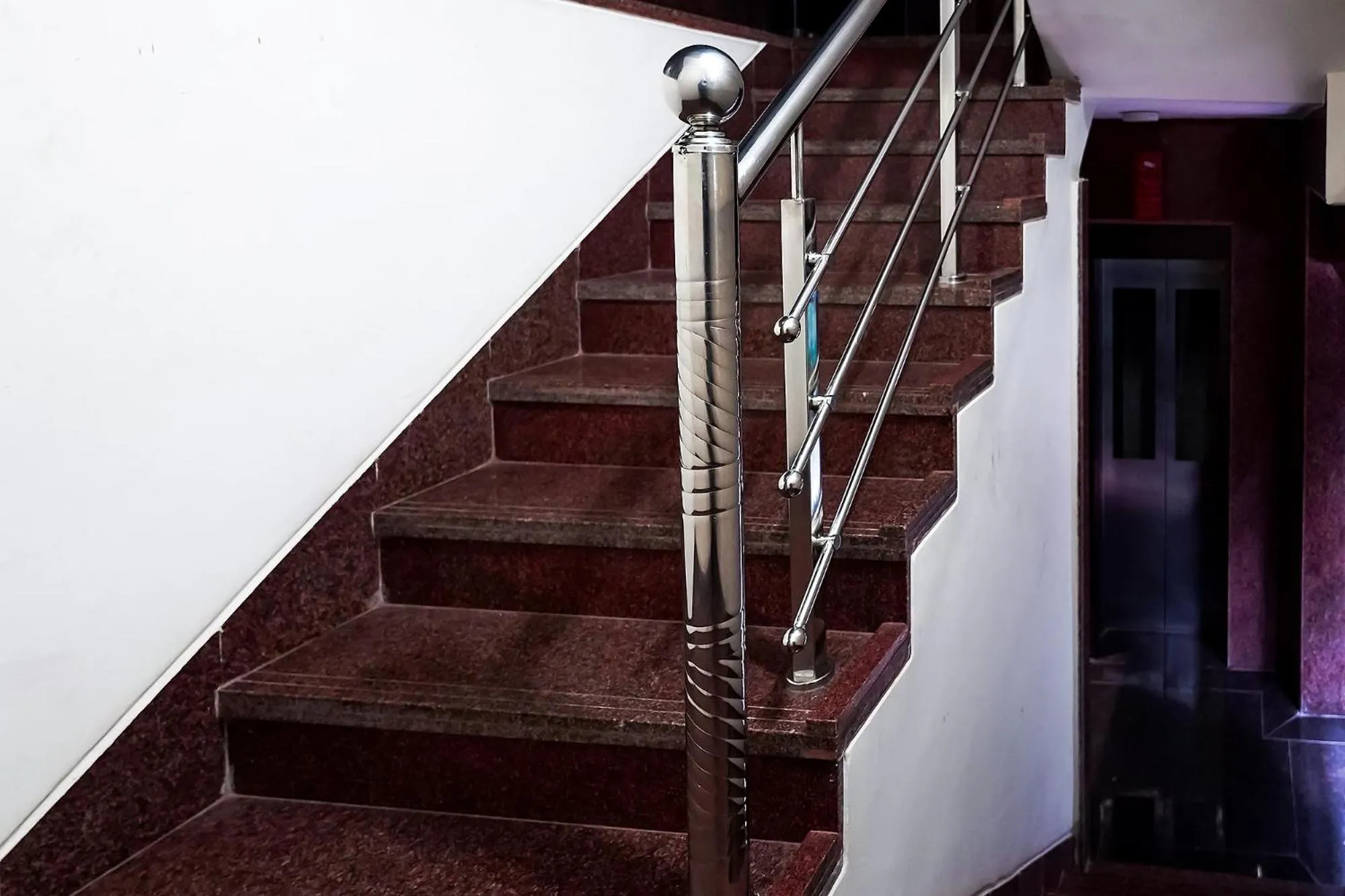 Lobby or reception in FabHotel Eros 211 - Nr Sreebhumi