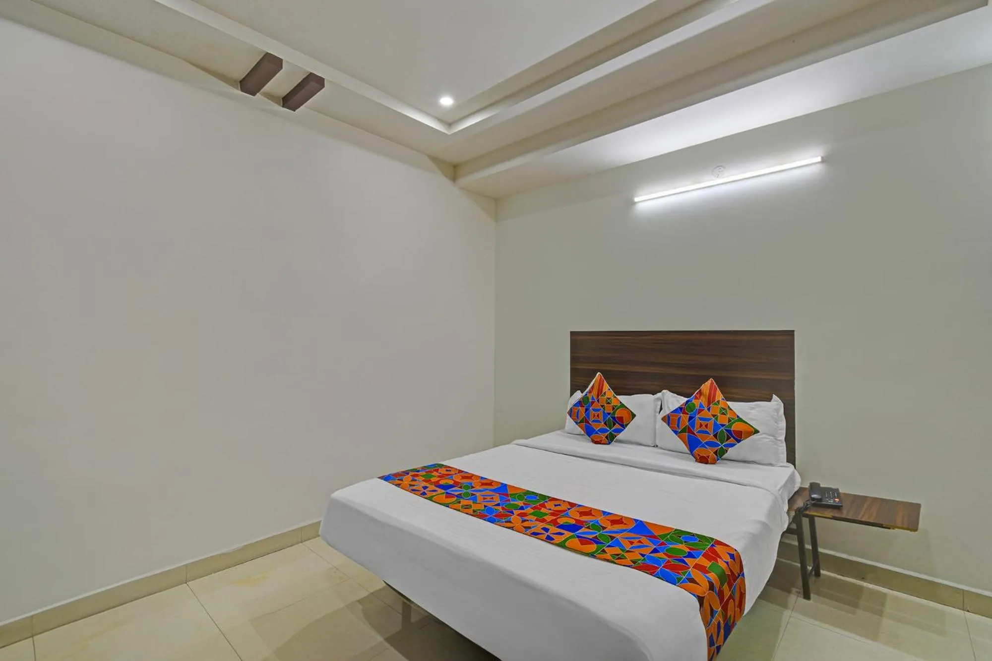 Bed in FabHotel White House Leo