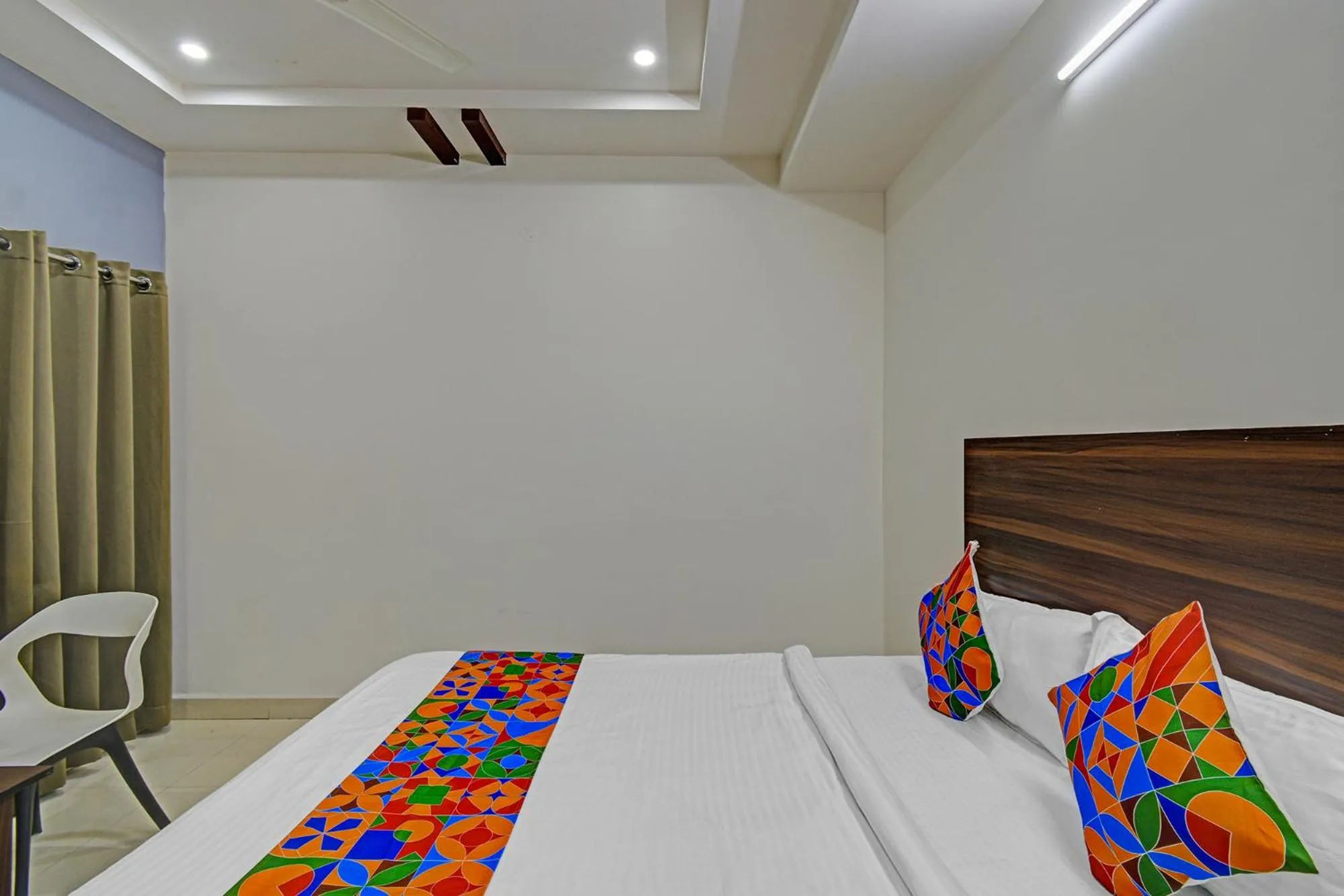 Bed in FabHotel White House Leo