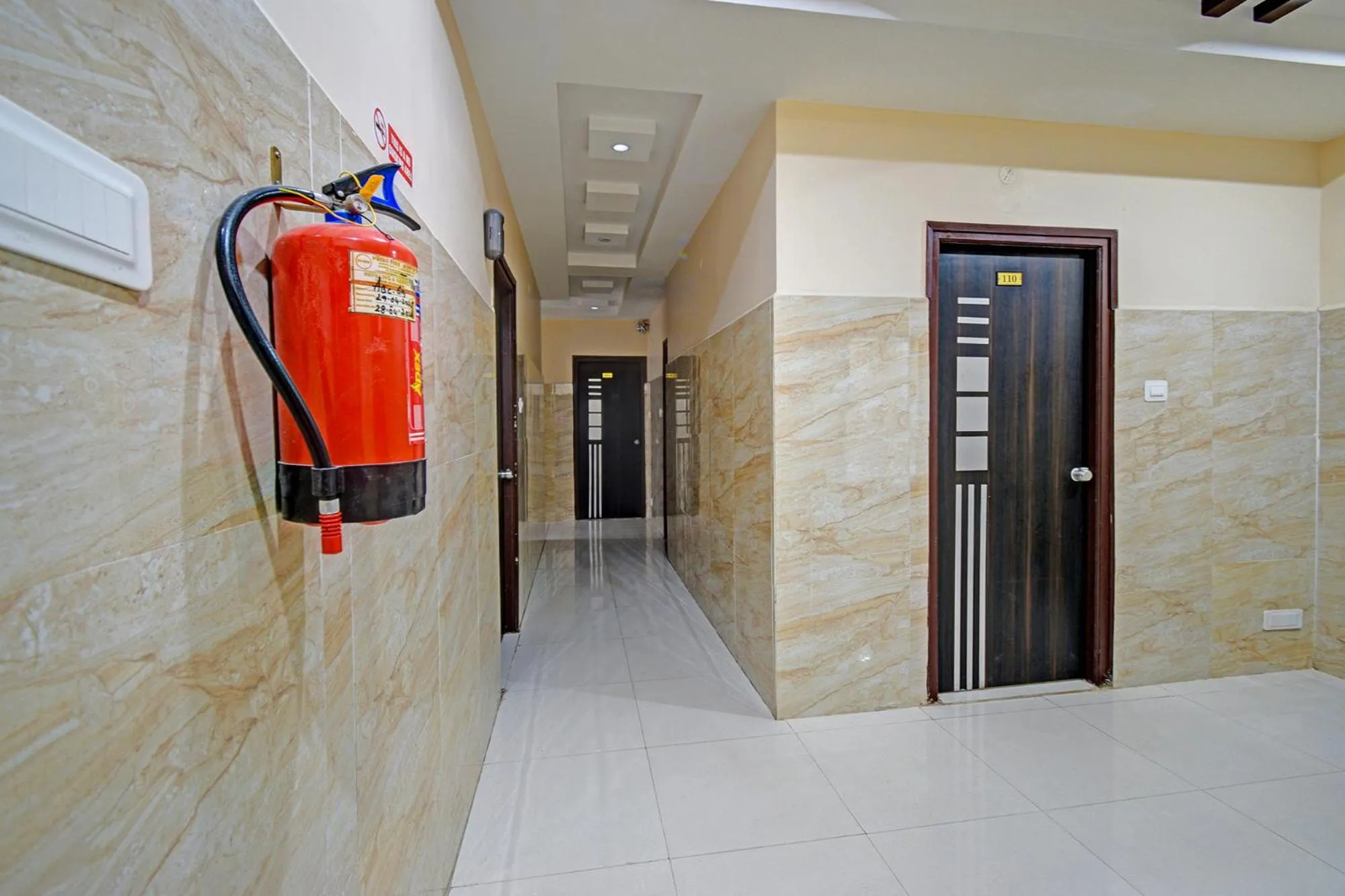 Lobby or reception in FabHotel White House Leo