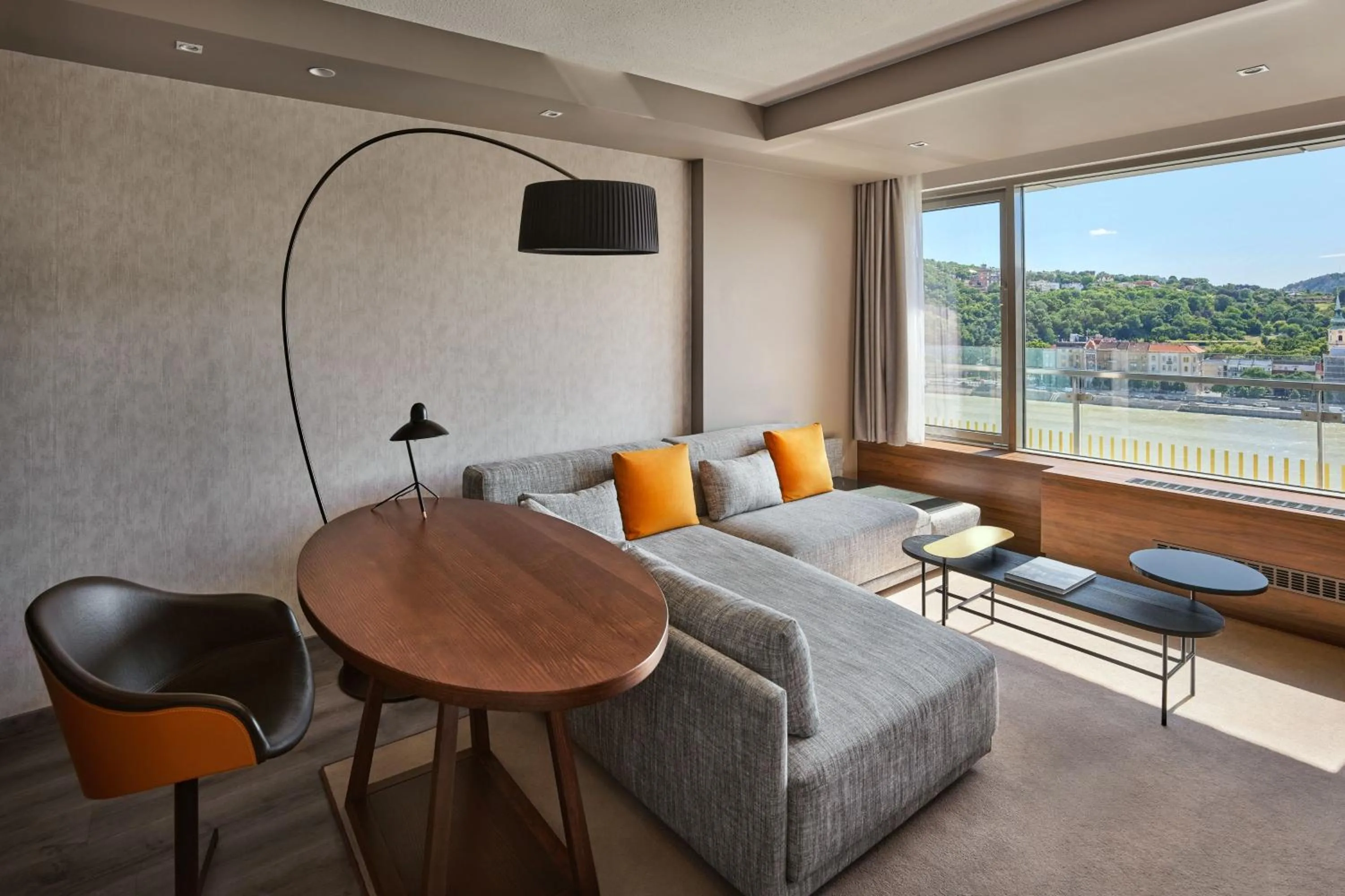 Living room in Budapest Marriott Hotel