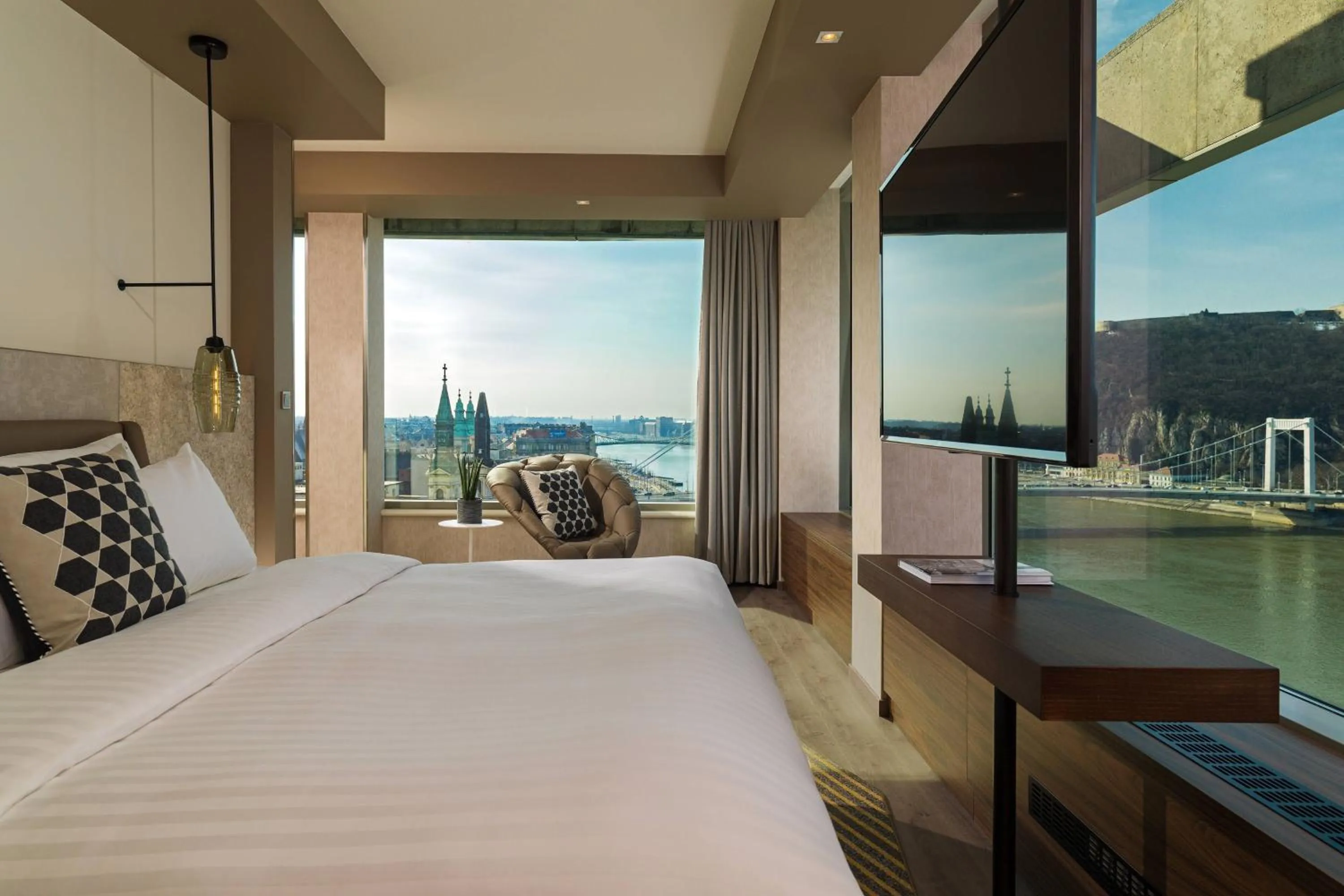 Bedroom, Bed in Budapest Marriott Hotel