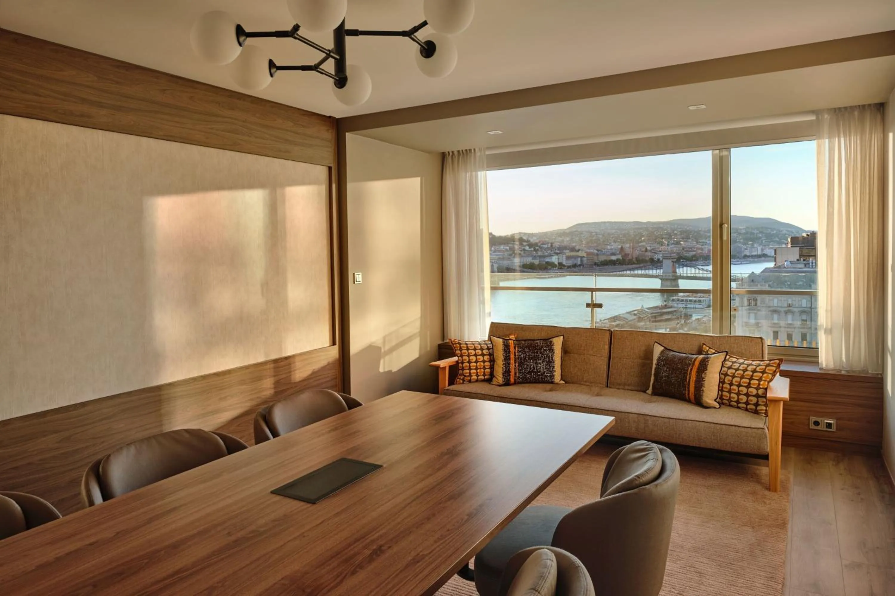 Living room in Budapest Marriott Hotel