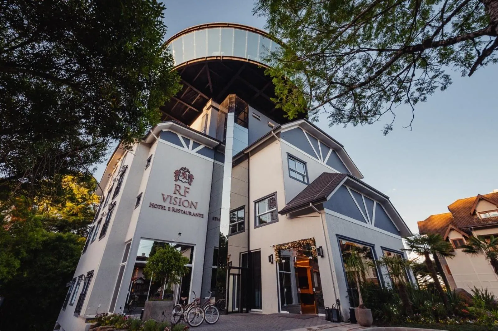 Property building in Hotel e Restaurante GIRATÓRIO RF Vision - A melhor vista 360 de Gramado