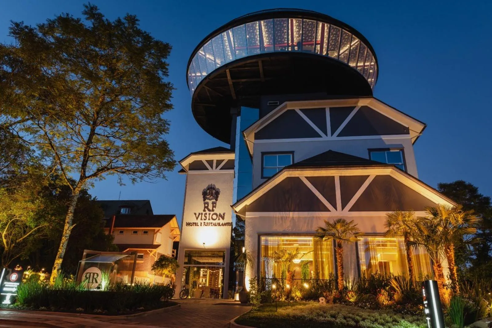 Property building in Hotel e Restaurante GIRATÓRIO RF Vision - A melhor vista 360 de Gramado
