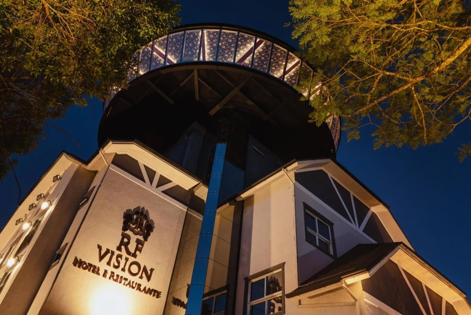 Property building in Hotel e Restaurante GIRATÓRIO RF Vision - A melhor vista 360 de Gramado