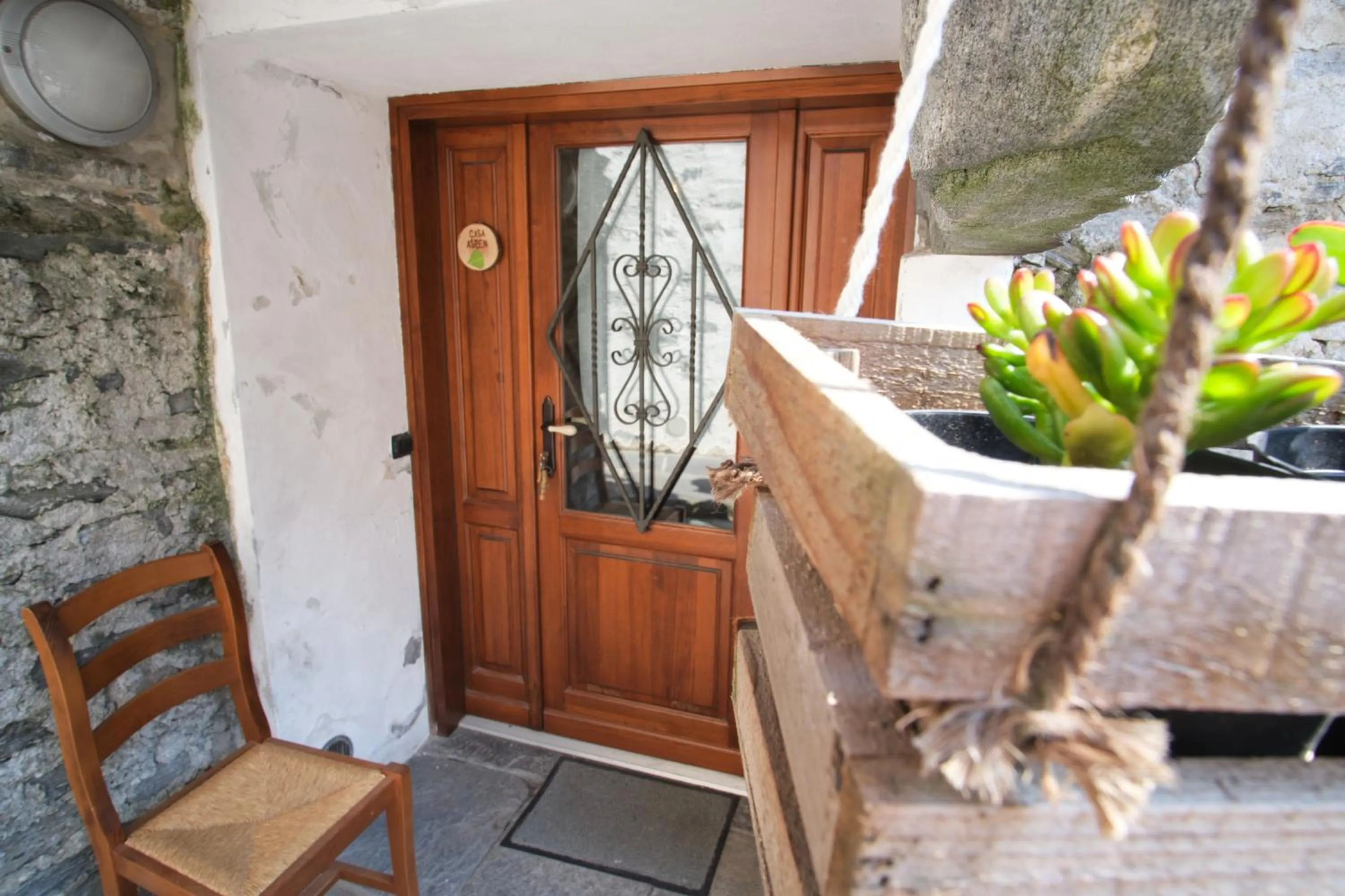 Facade/entrance in Casa Tomà