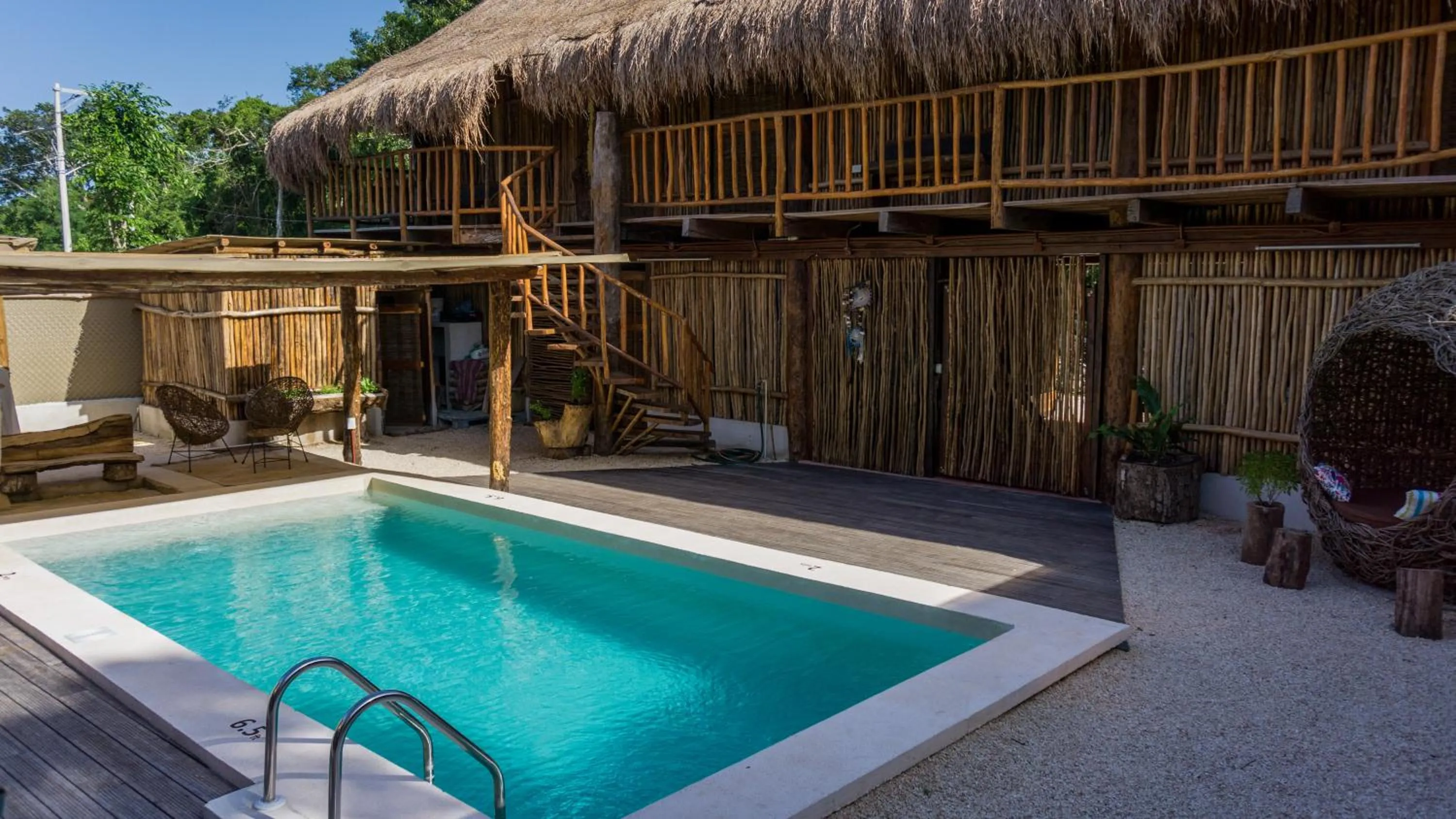 Pool view in Jungla y Estrellas