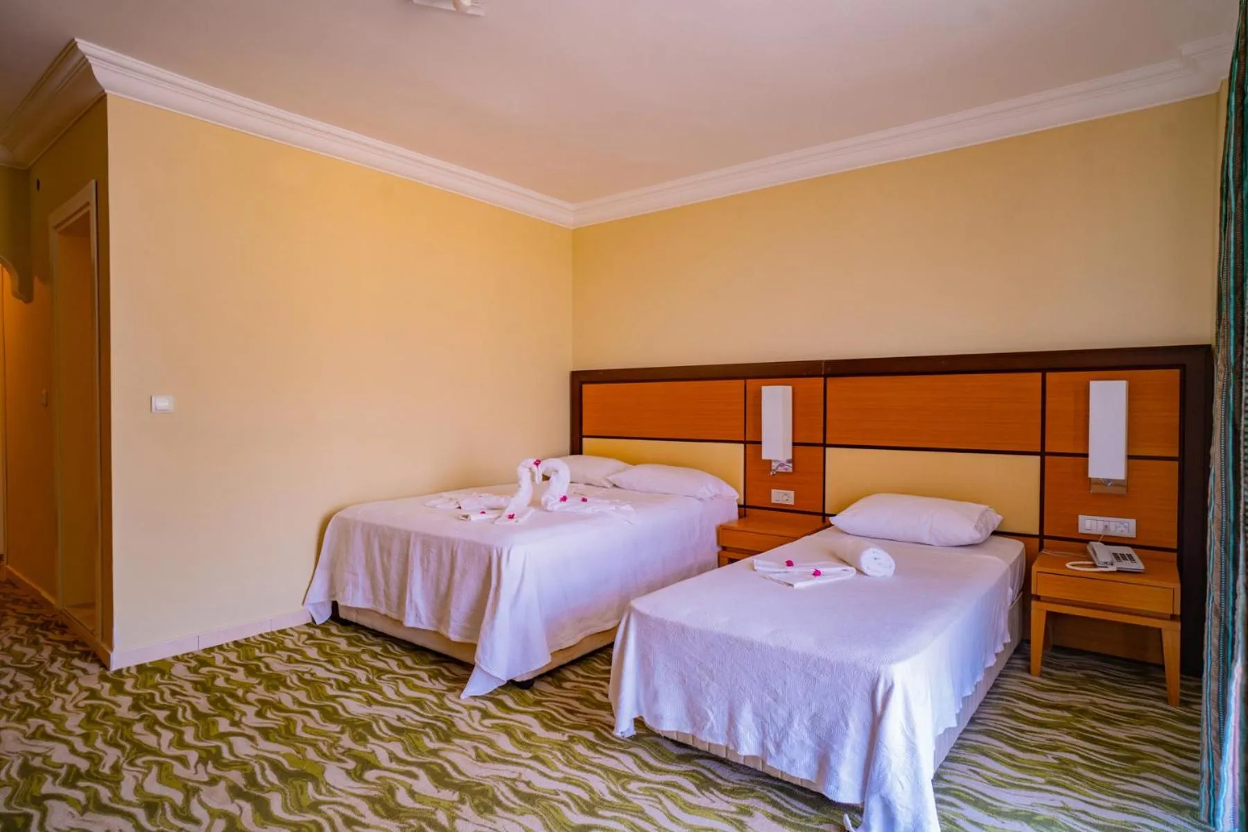 Bed in Prenses Sealine Beach Hotel