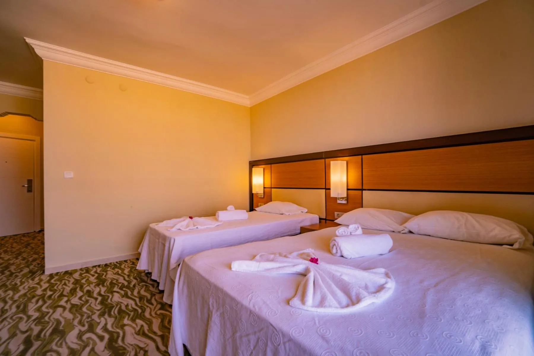 Bed in Prenses Sealine Beach Hotel