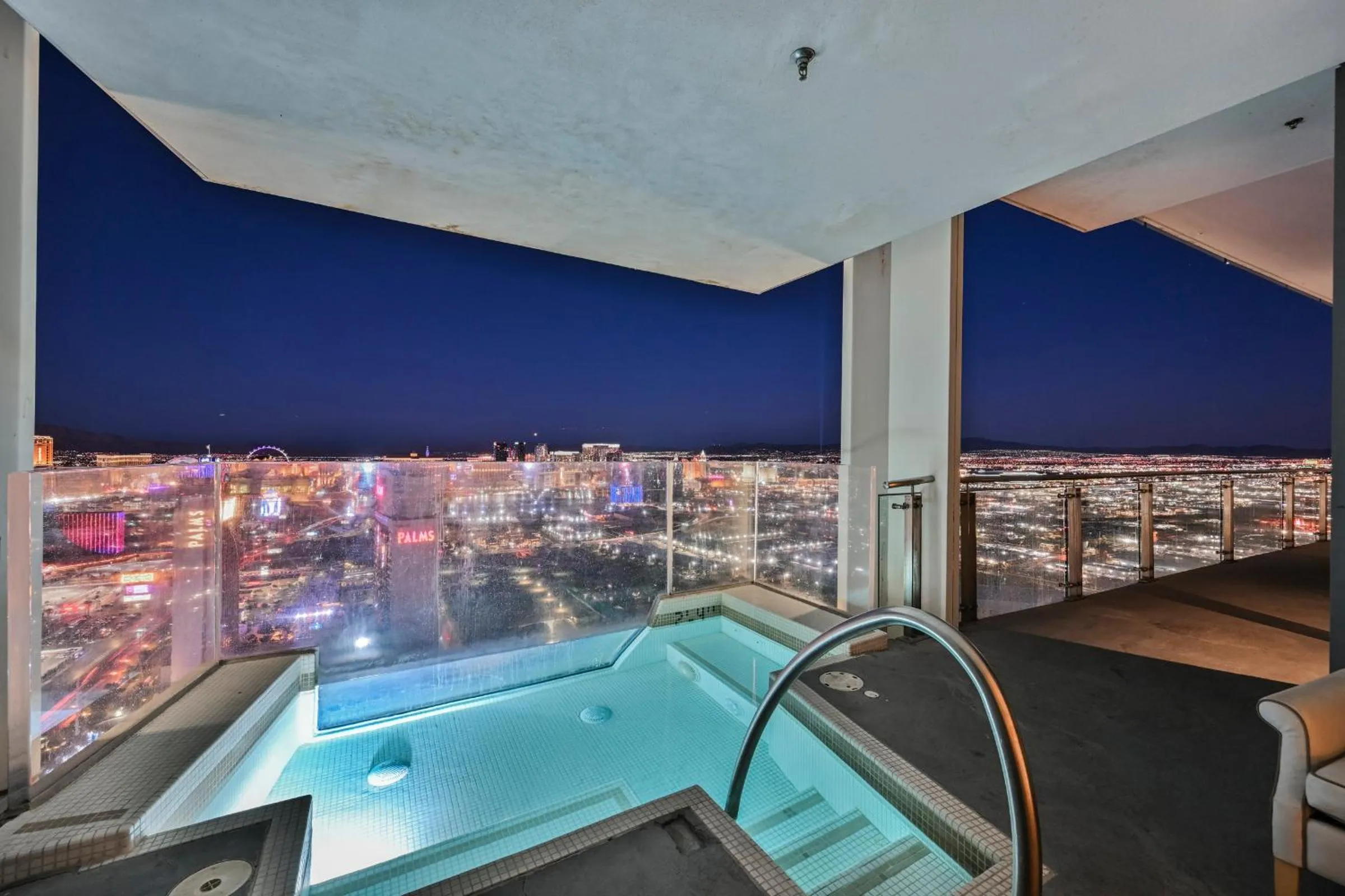 Hot Tub in StripViewSuites at Palms Place