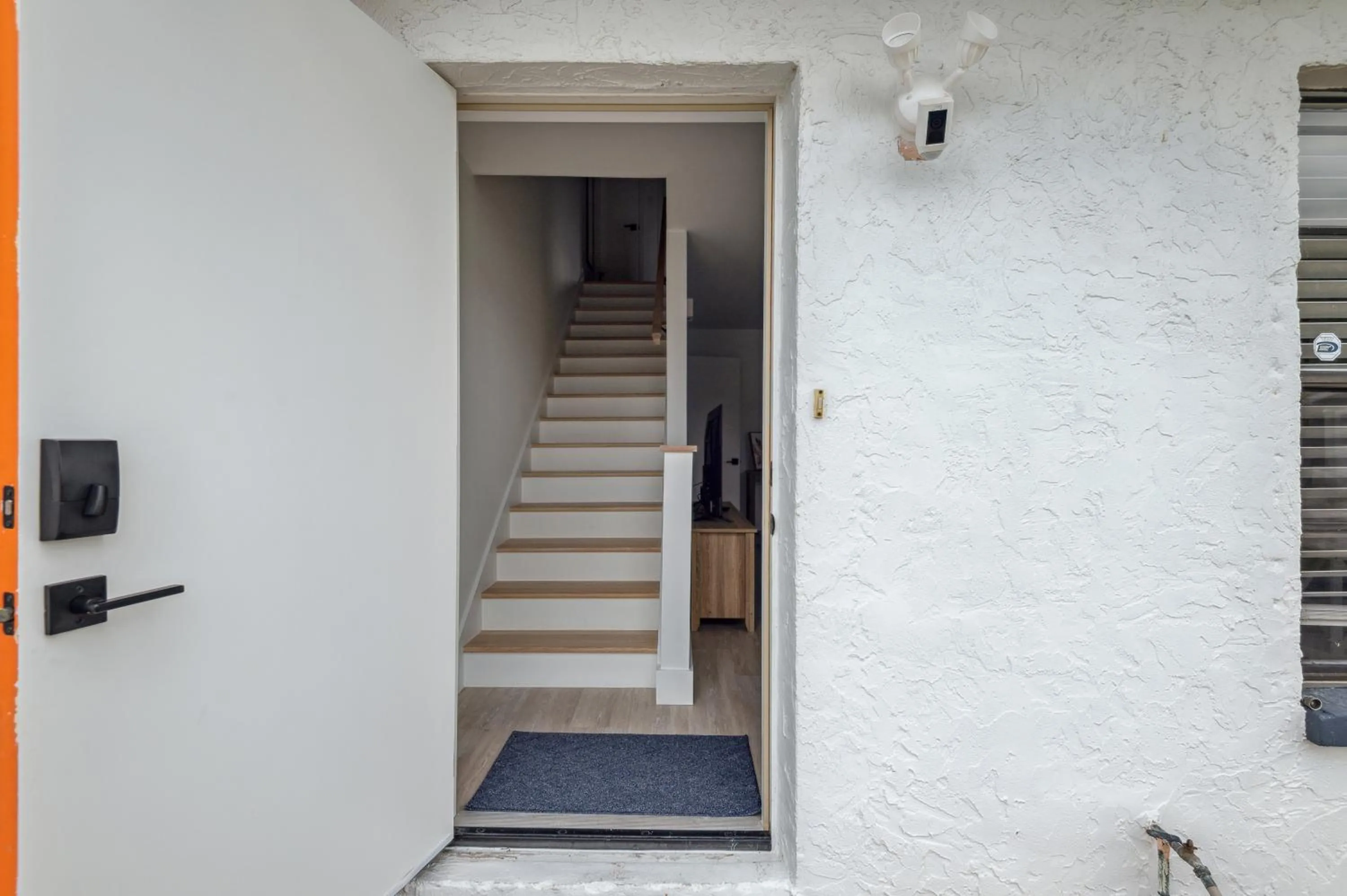 Property building in Amazing 2 Bedroom Townhouse near beach