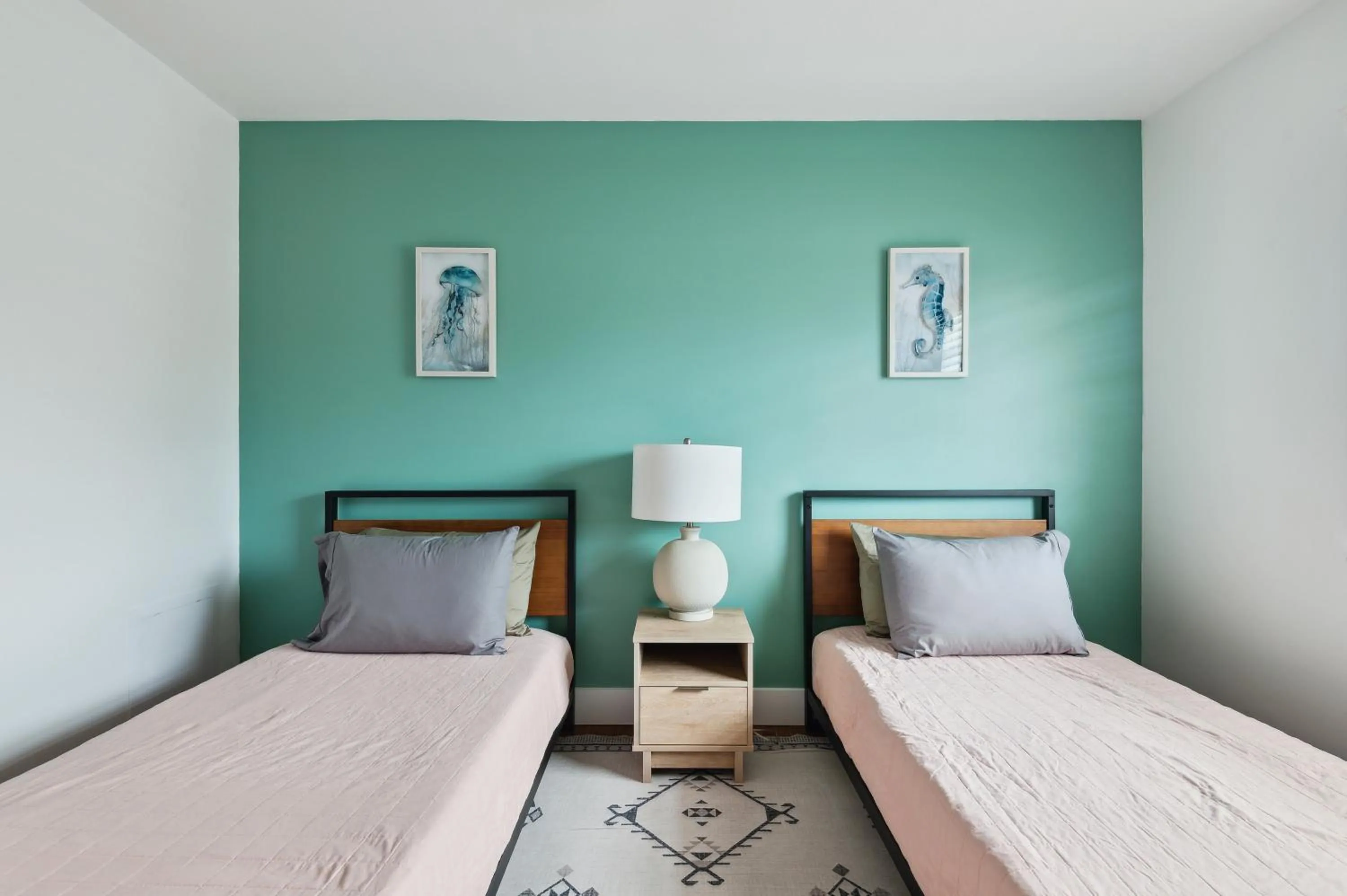 Bed in Amazing 2 Bedroom Townhouse near beach