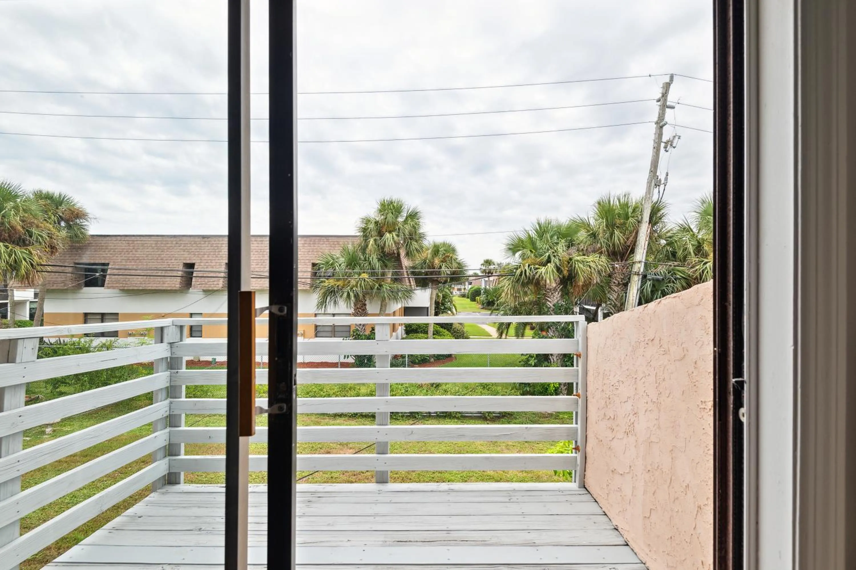 Day in Amazing 2 Bedroom Townhouse near beach